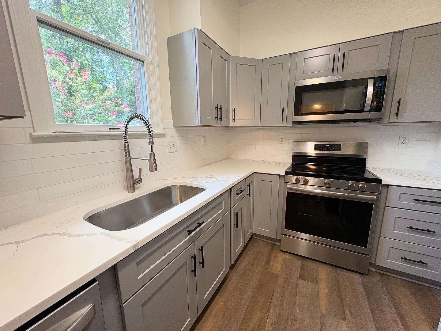 2275 EDGEWOOD CV