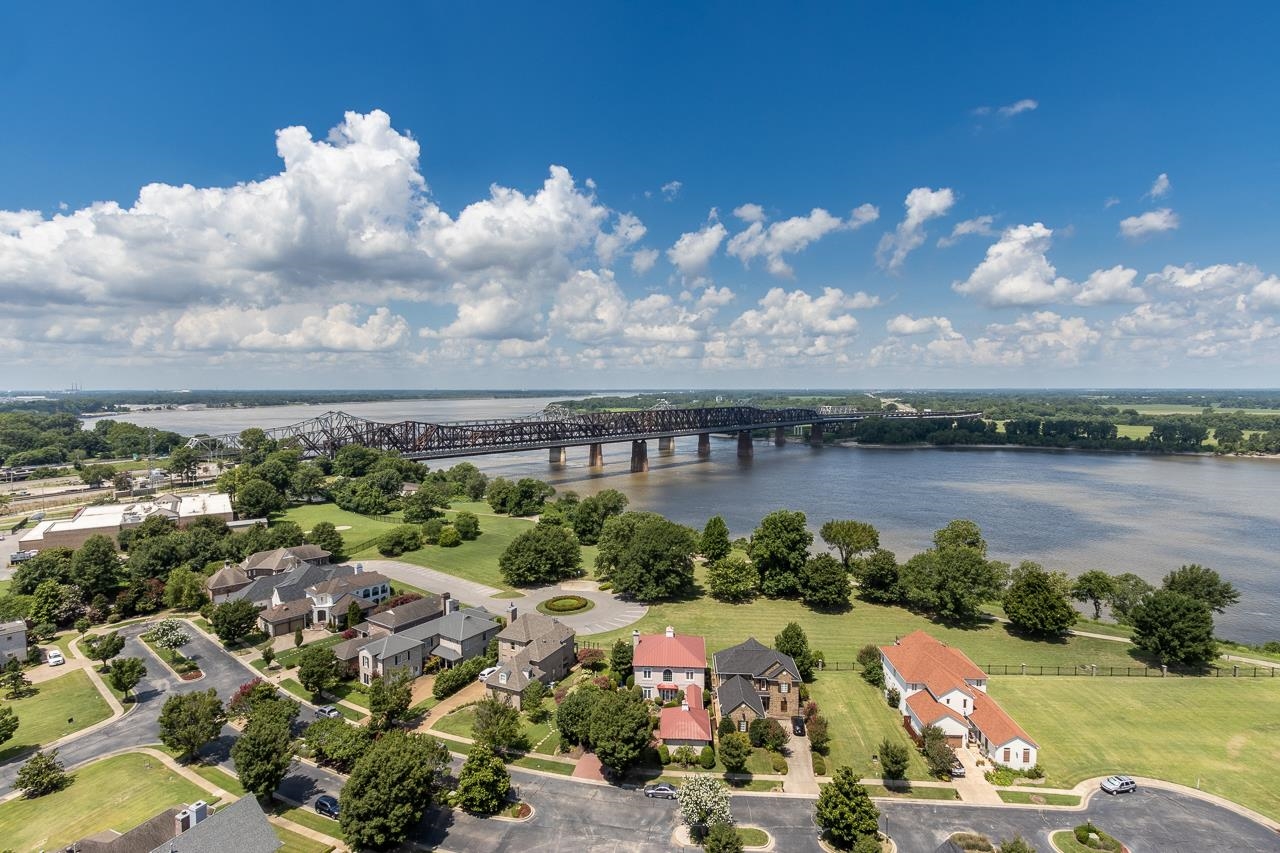 717 RIVERSIDE DR Unit: 109