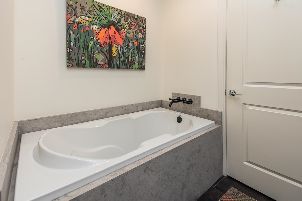 717 RIVERSIDE DR Unit: 109