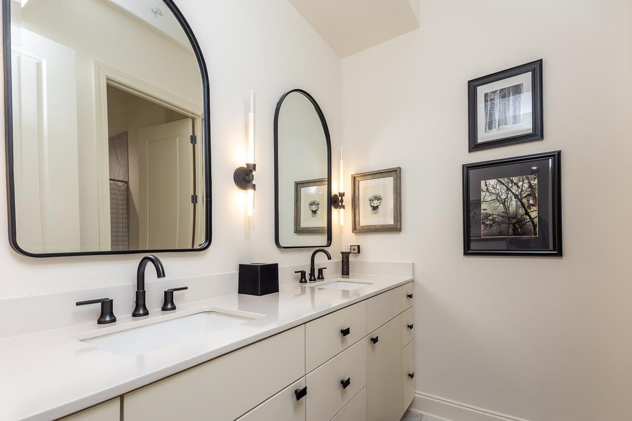 717 RIVERSIDE DR Unit: 109