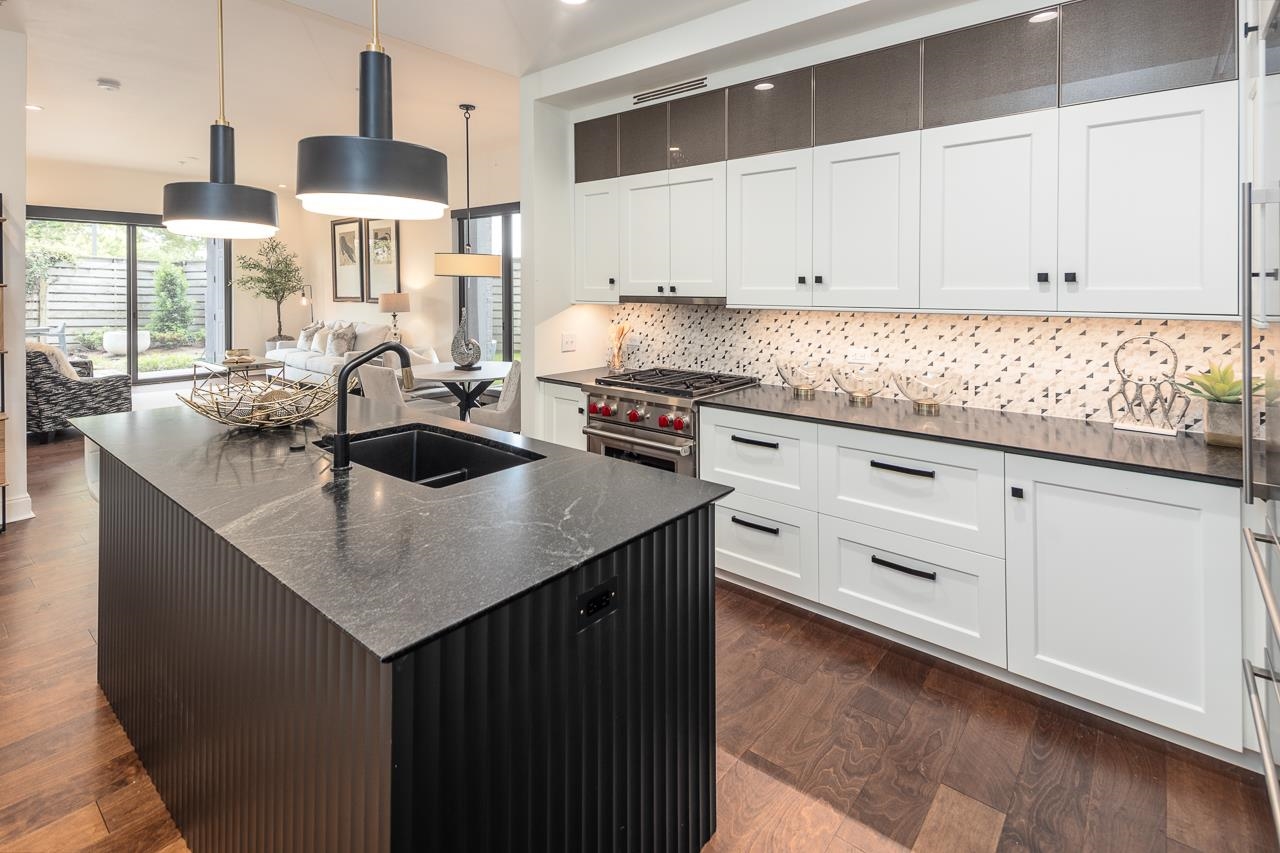 717 RIVERSIDE DR Unit: 109