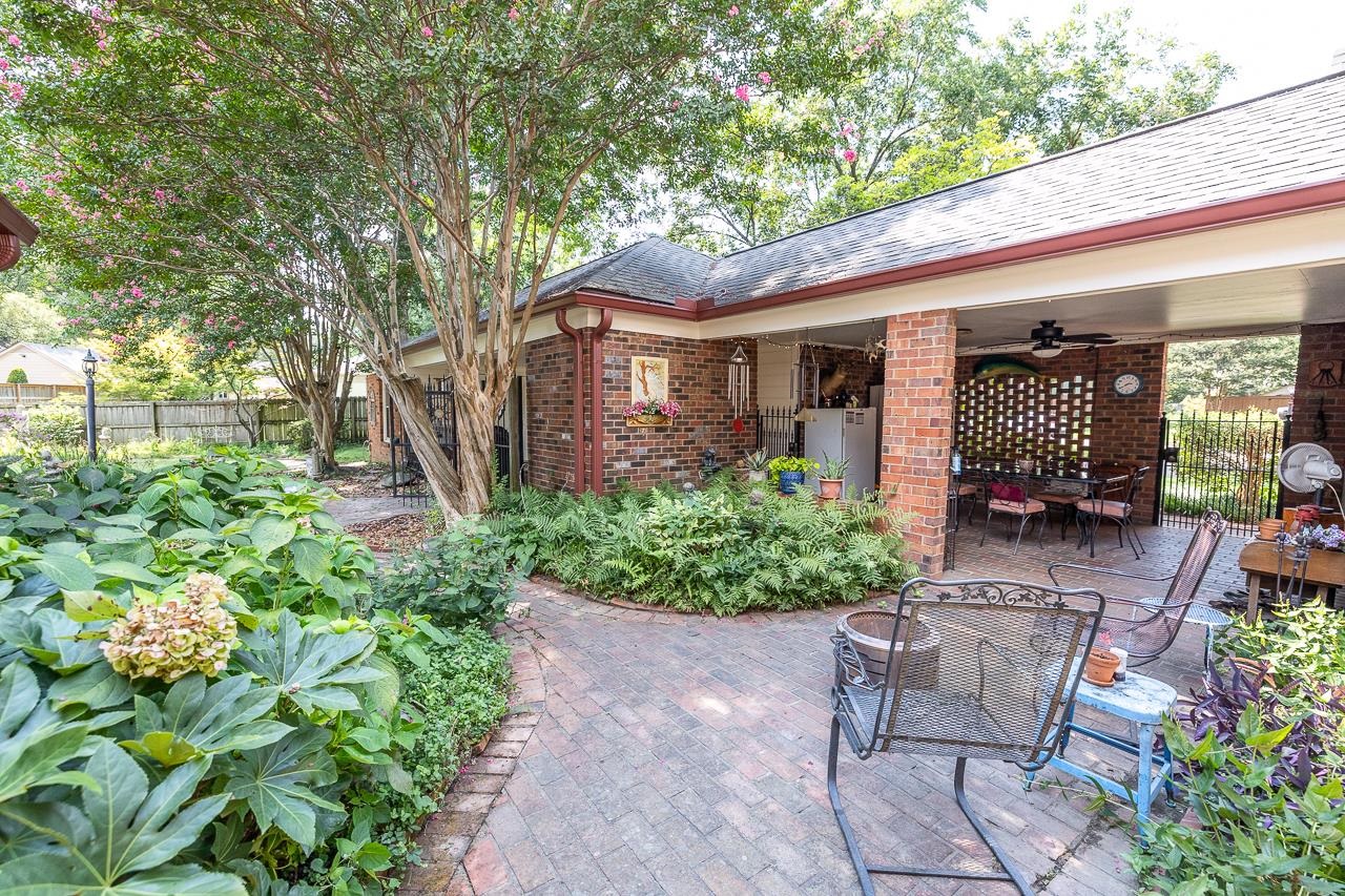 2093 HICKORY CREST DR