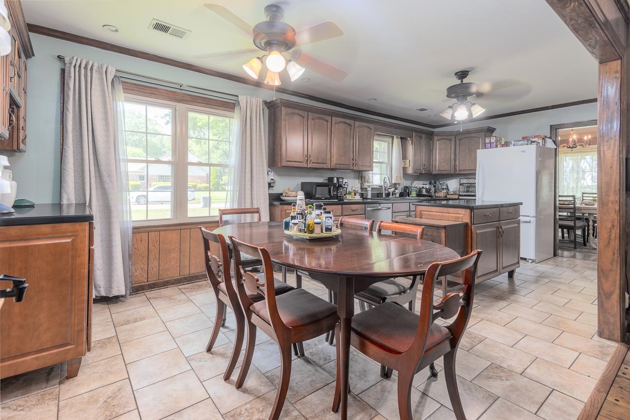 2093 HICKORY CREST DR