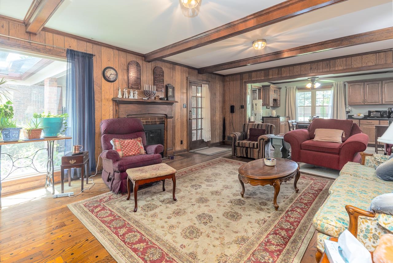 2093 HICKORY CREST DR