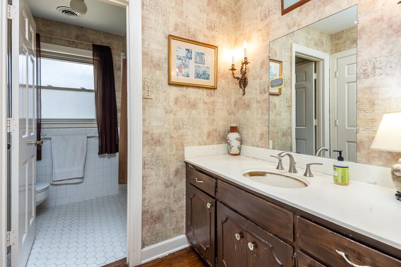 2093 HICKORY CREST DR