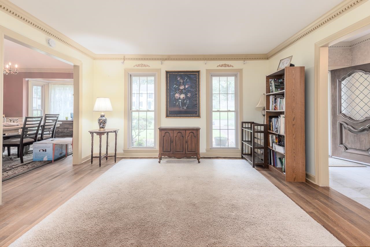 2093 HICKORY CREST DR