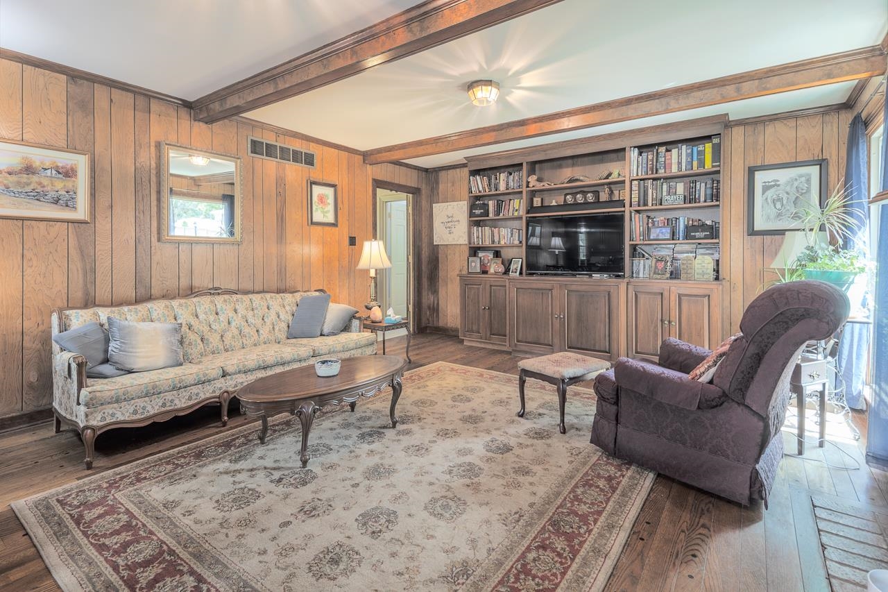 2093 HICKORY CREST DR