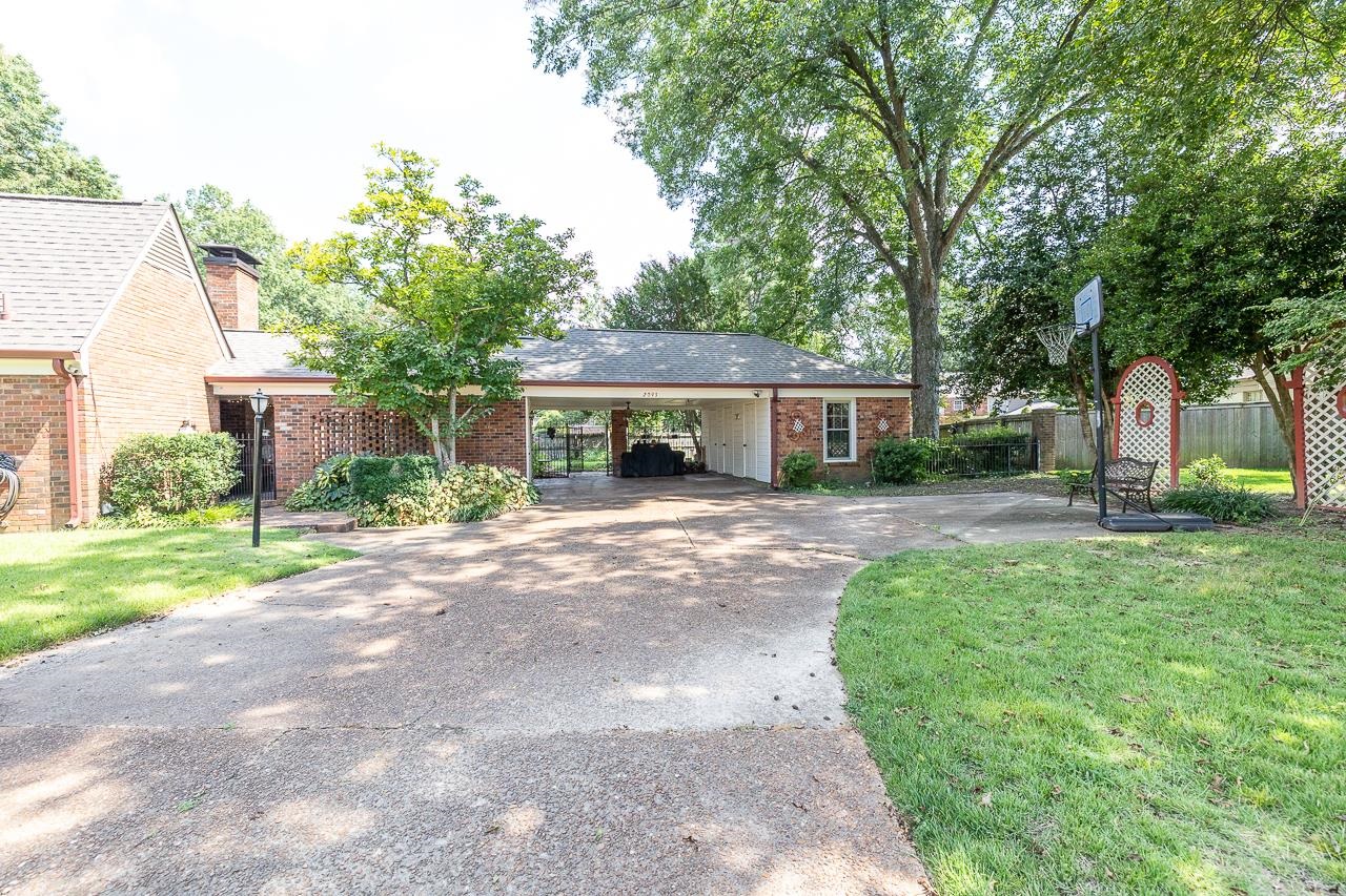 2093 HICKORY CREST DR