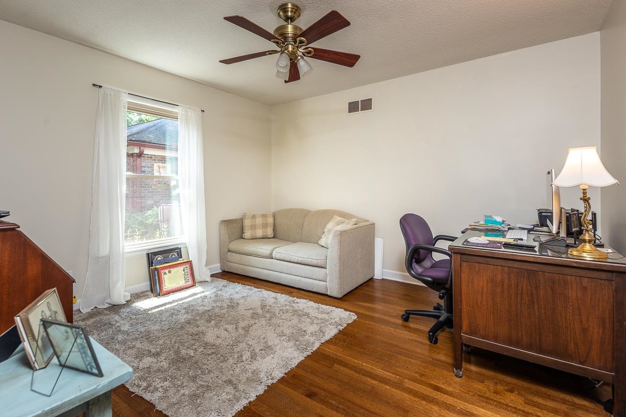 2093 HICKORY CREST DR