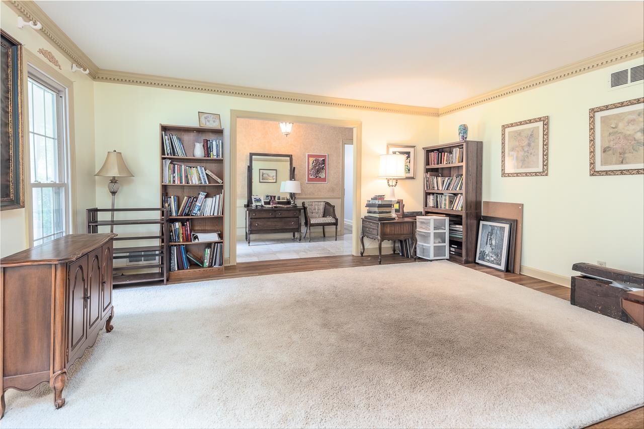 2093 HICKORY CREST DR