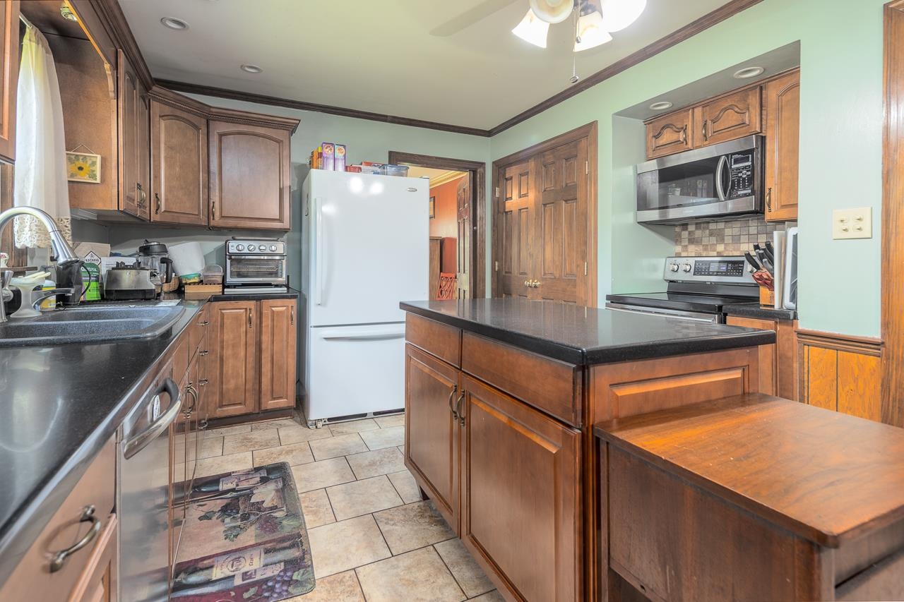 2093 HICKORY CREST DR