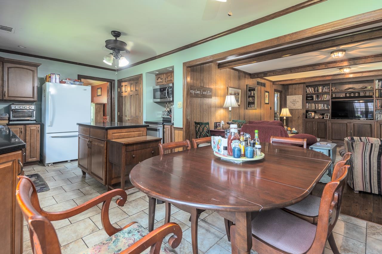 2093 HICKORY CREST DR