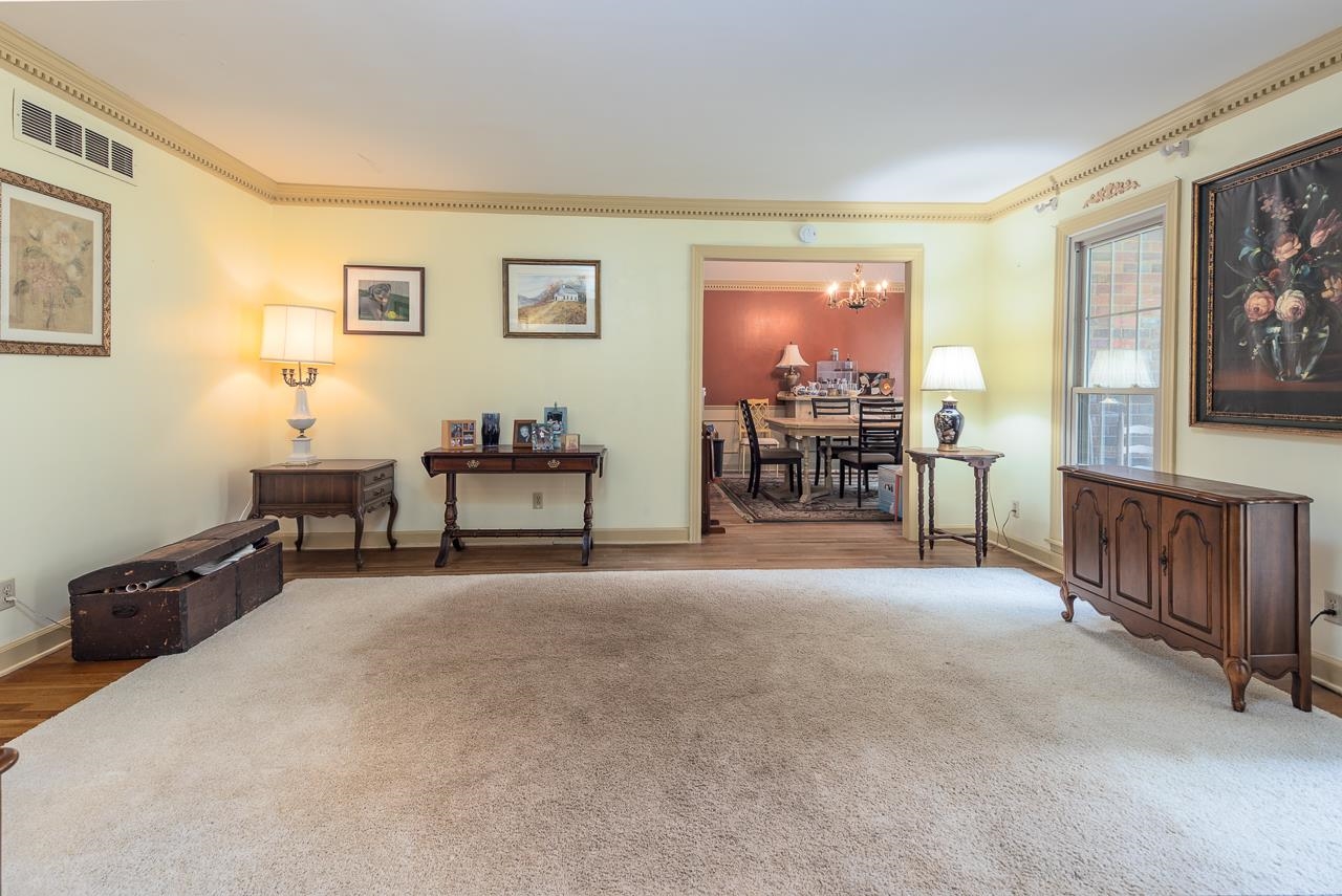 2093 HICKORY CREST DR