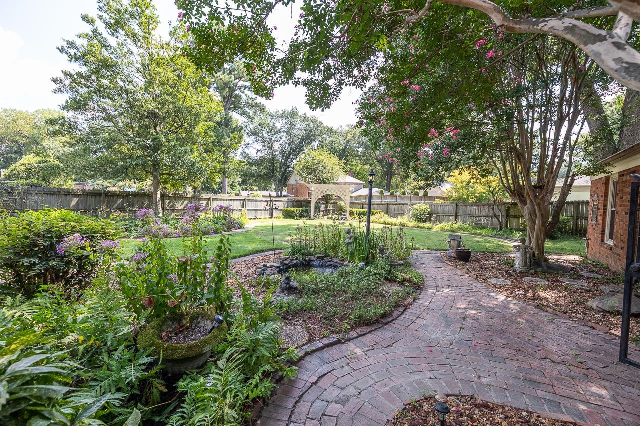 2093 HICKORY CREST DR