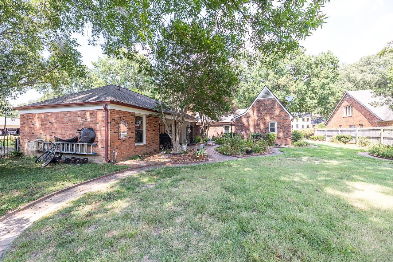 2093 HICKORY CREST DR