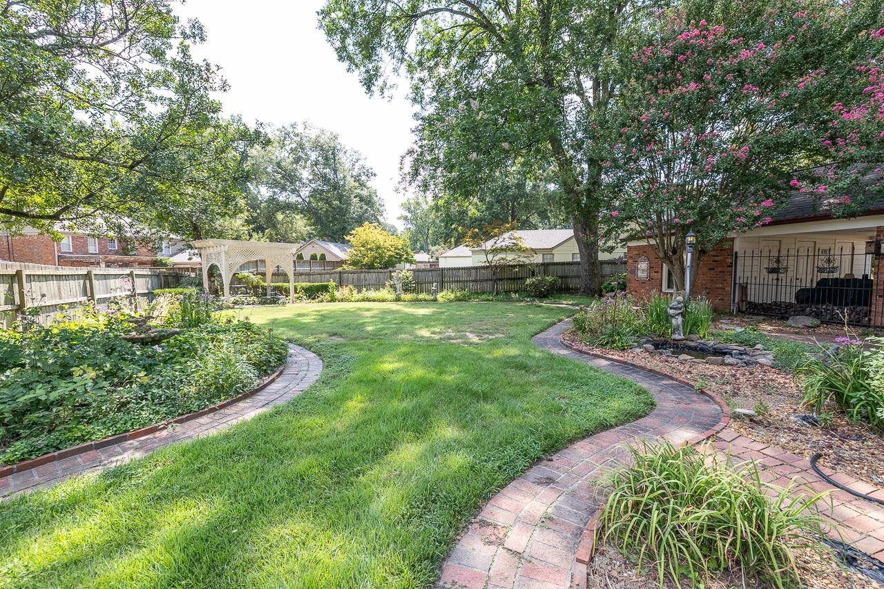 2093 HICKORY CREST DR