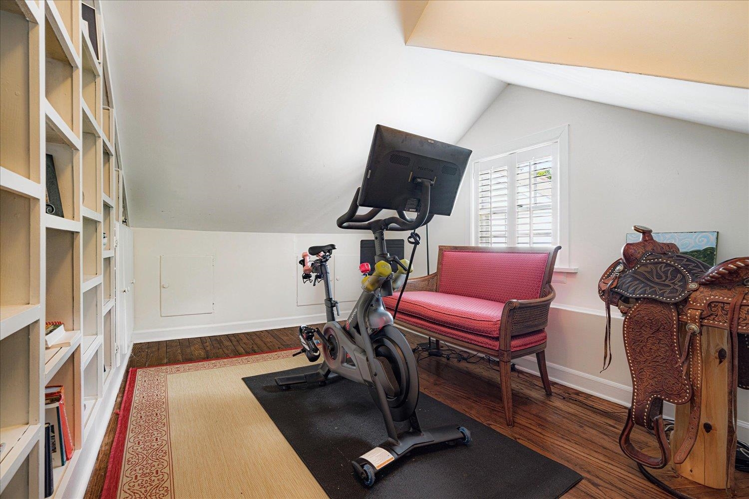 414 HOLMES CIR