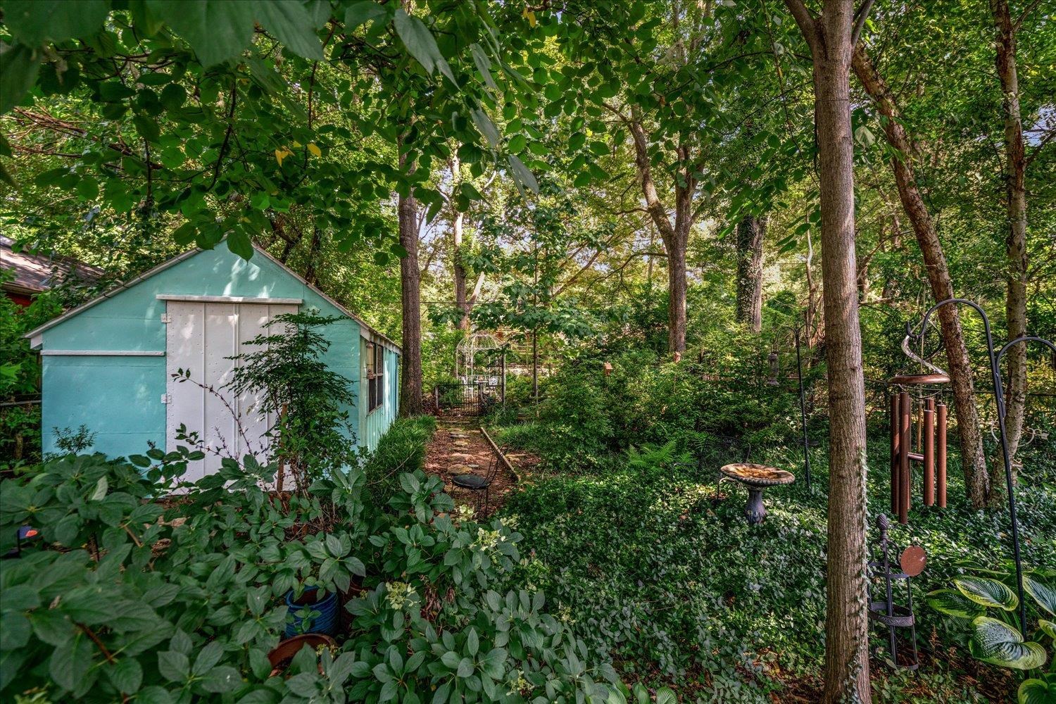 414 HOLMES CIR