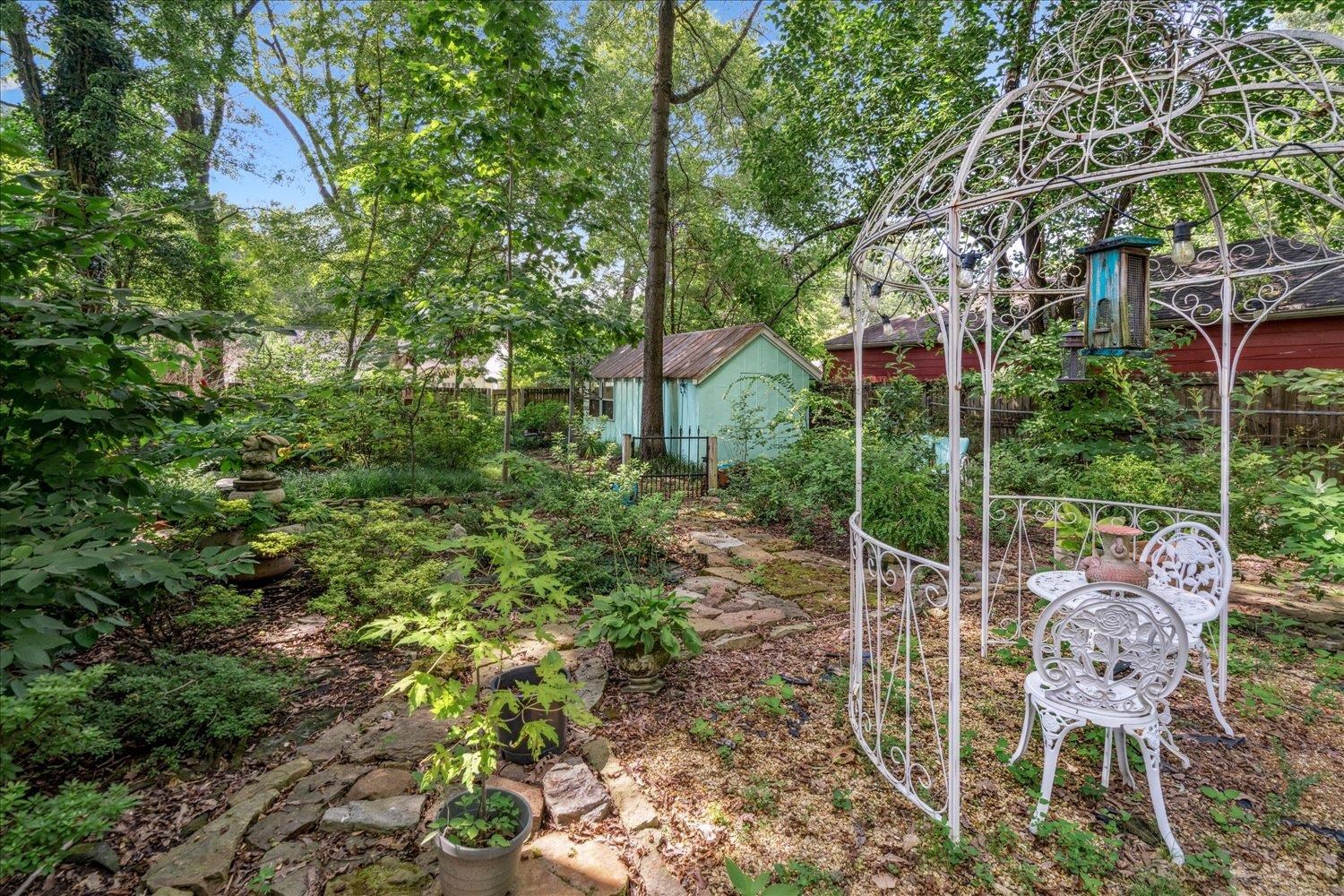 414 HOLMES CIR