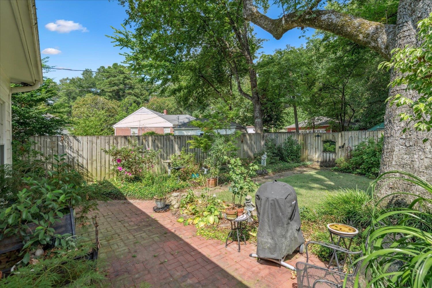 414 HOLMES CIR