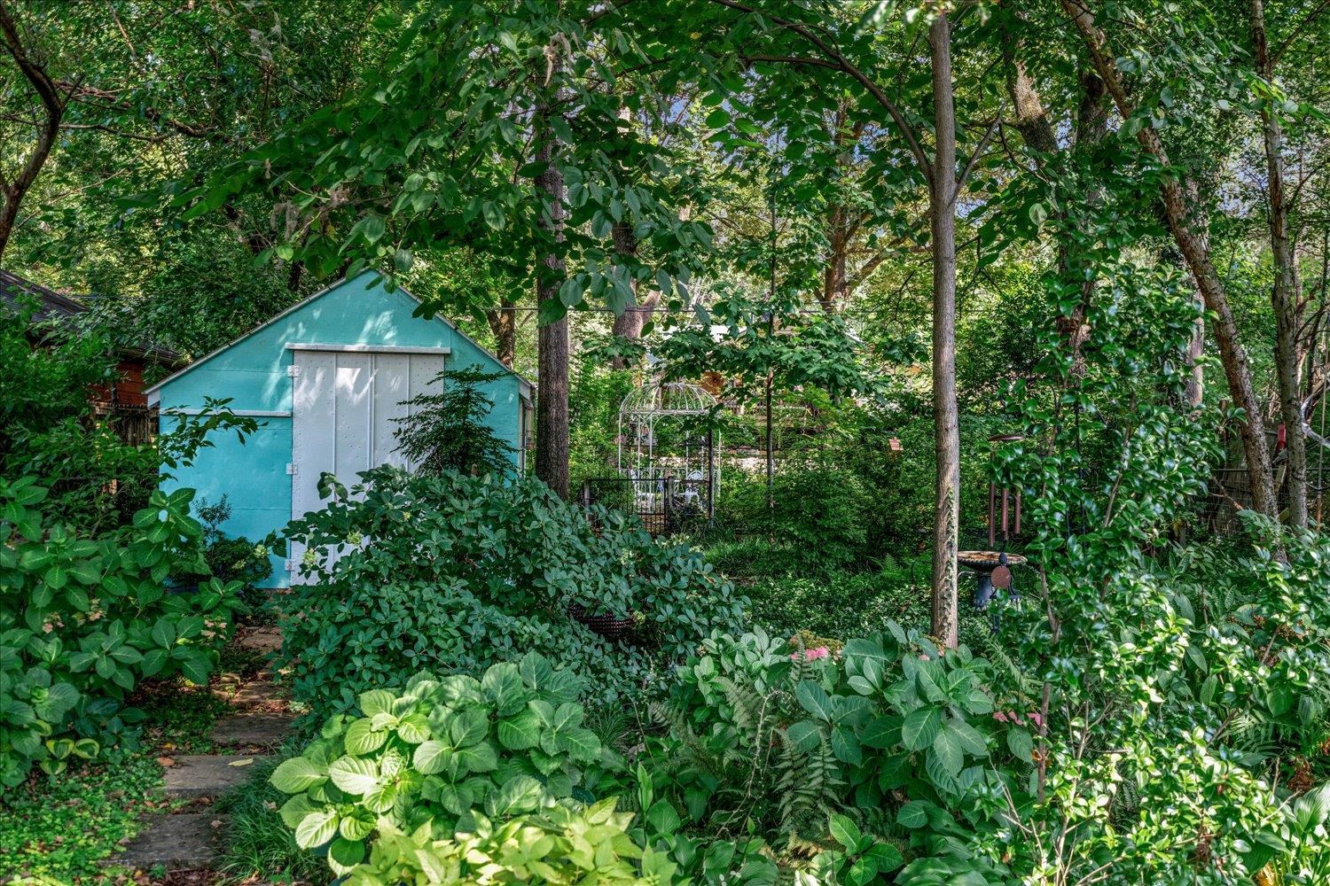 414 HOLMES CIR