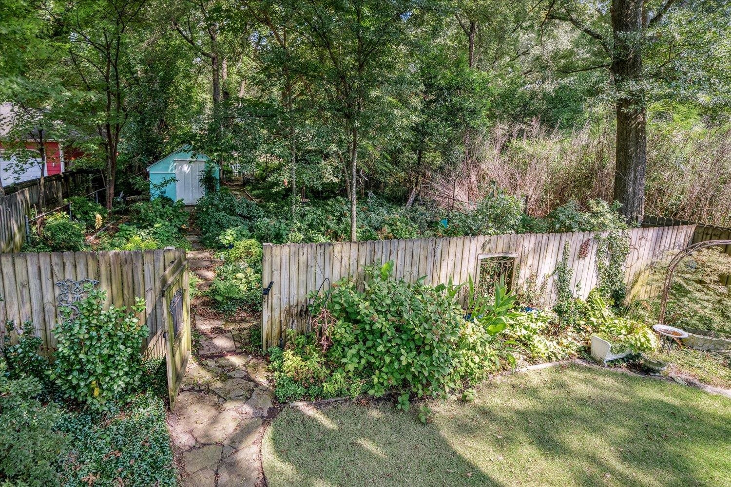 414 HOLMES CIR