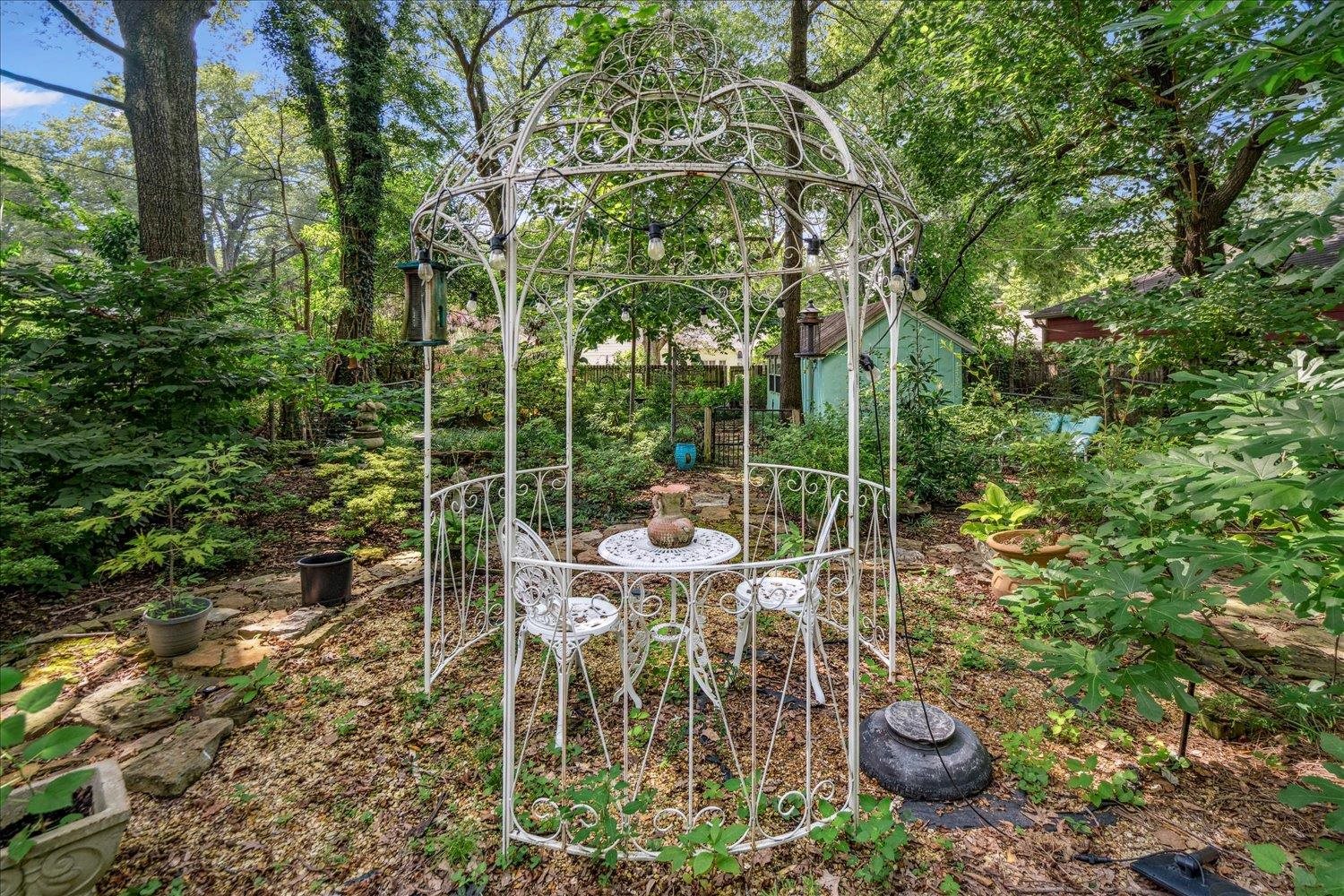 414 HOLMES CIR