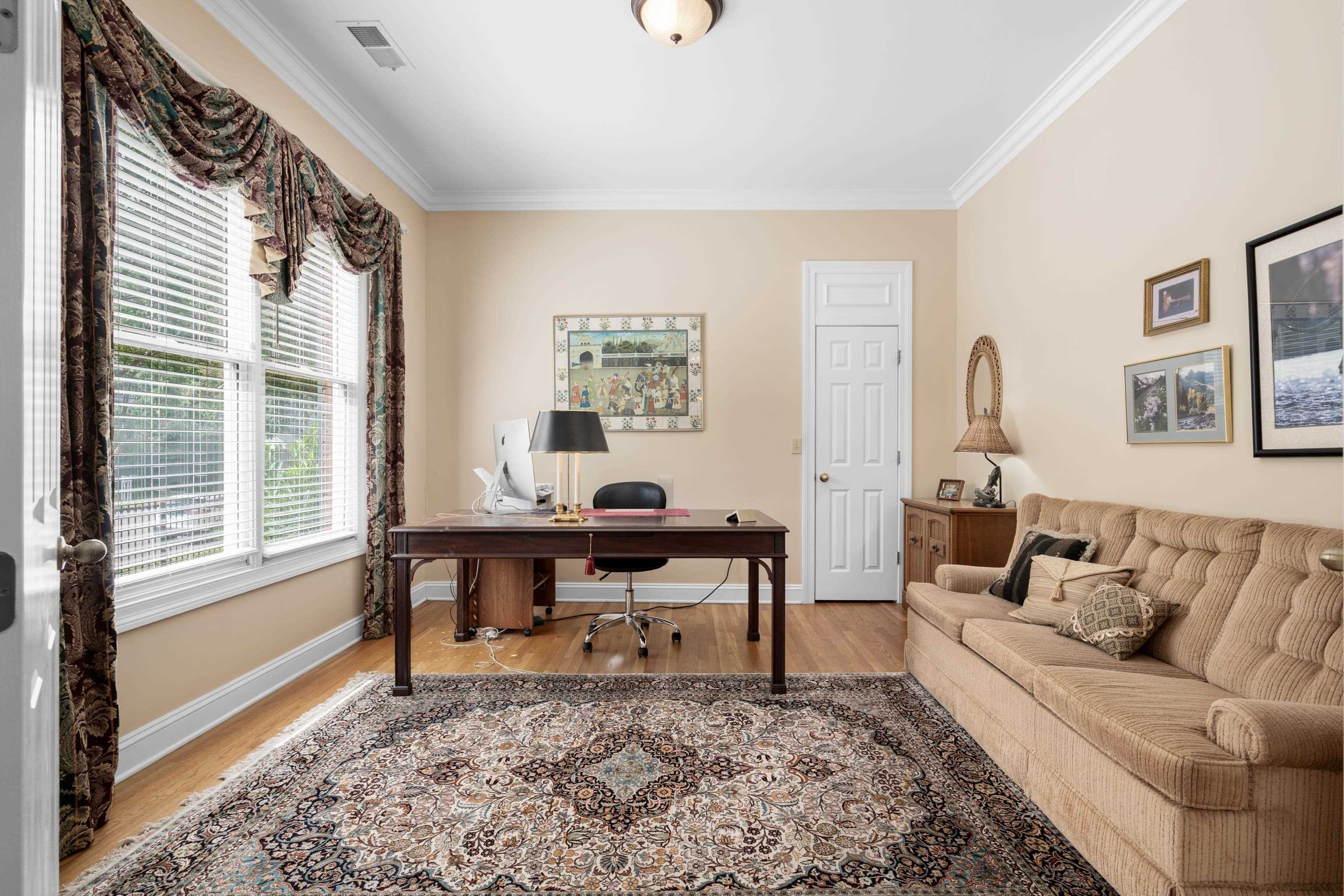 192 N WHITE STATION RD