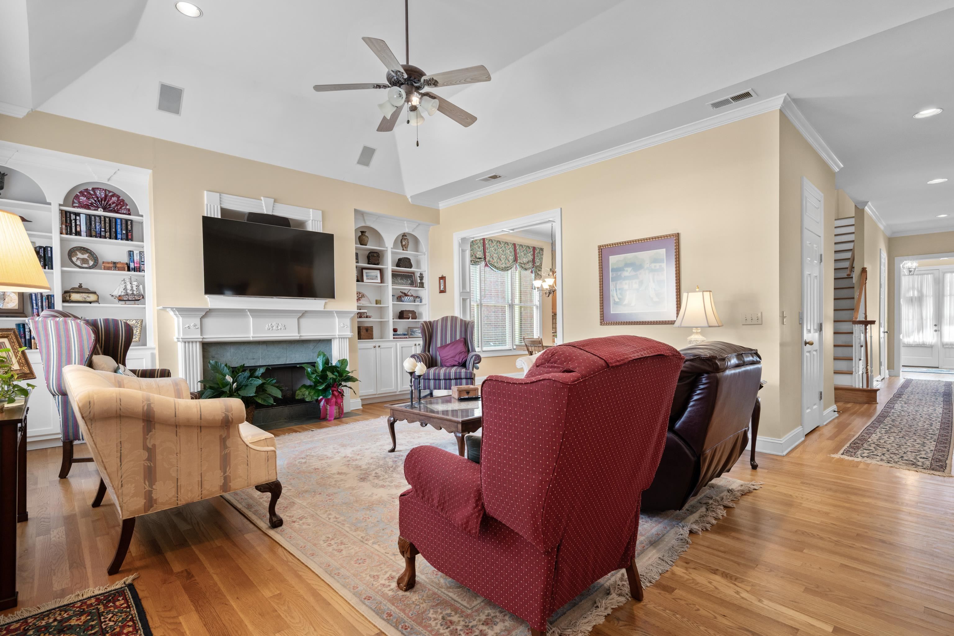 192 N WHITE STATION RD