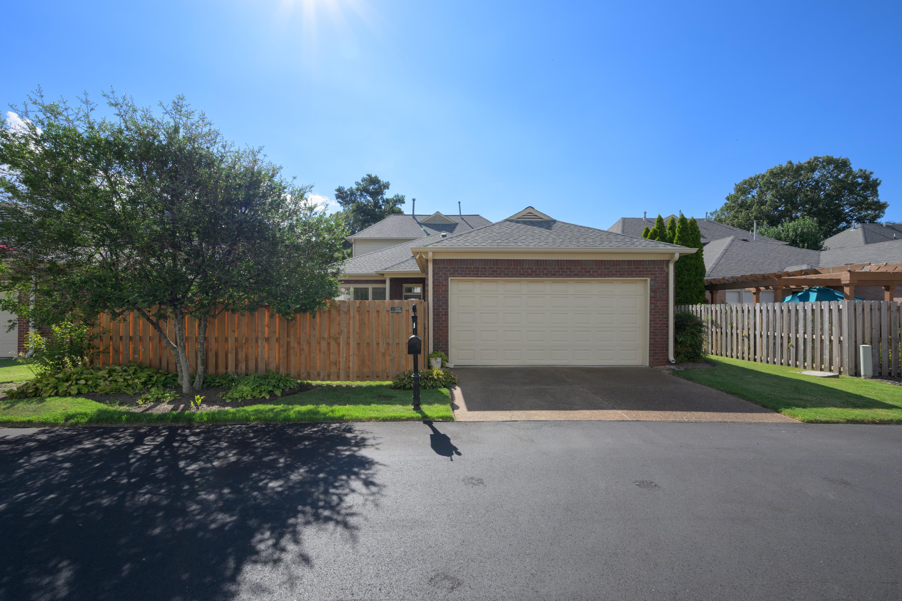 192 N WHITE STATION RD