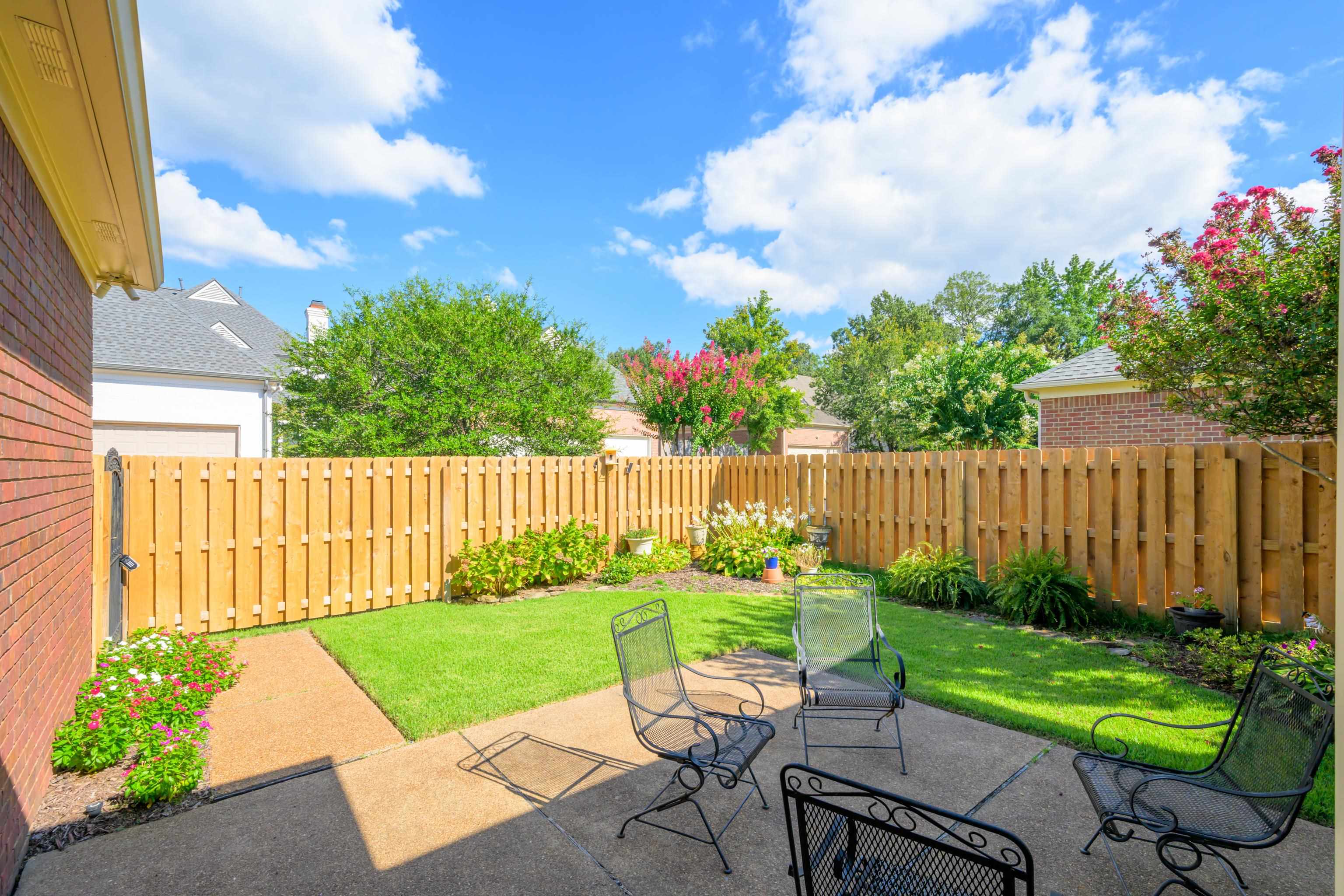 192 N WHITE STATION RD