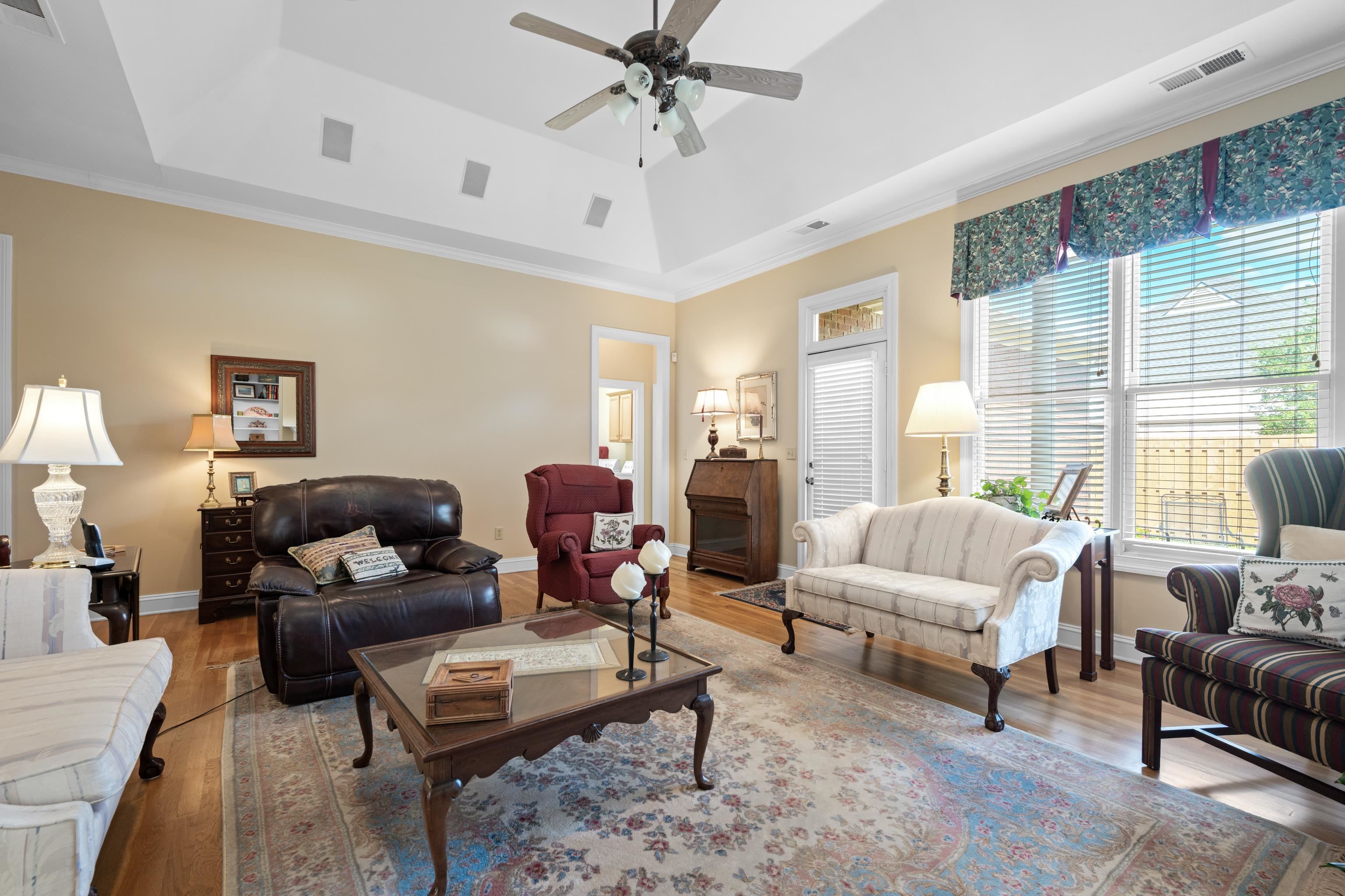 192 N WHITE STATION RD