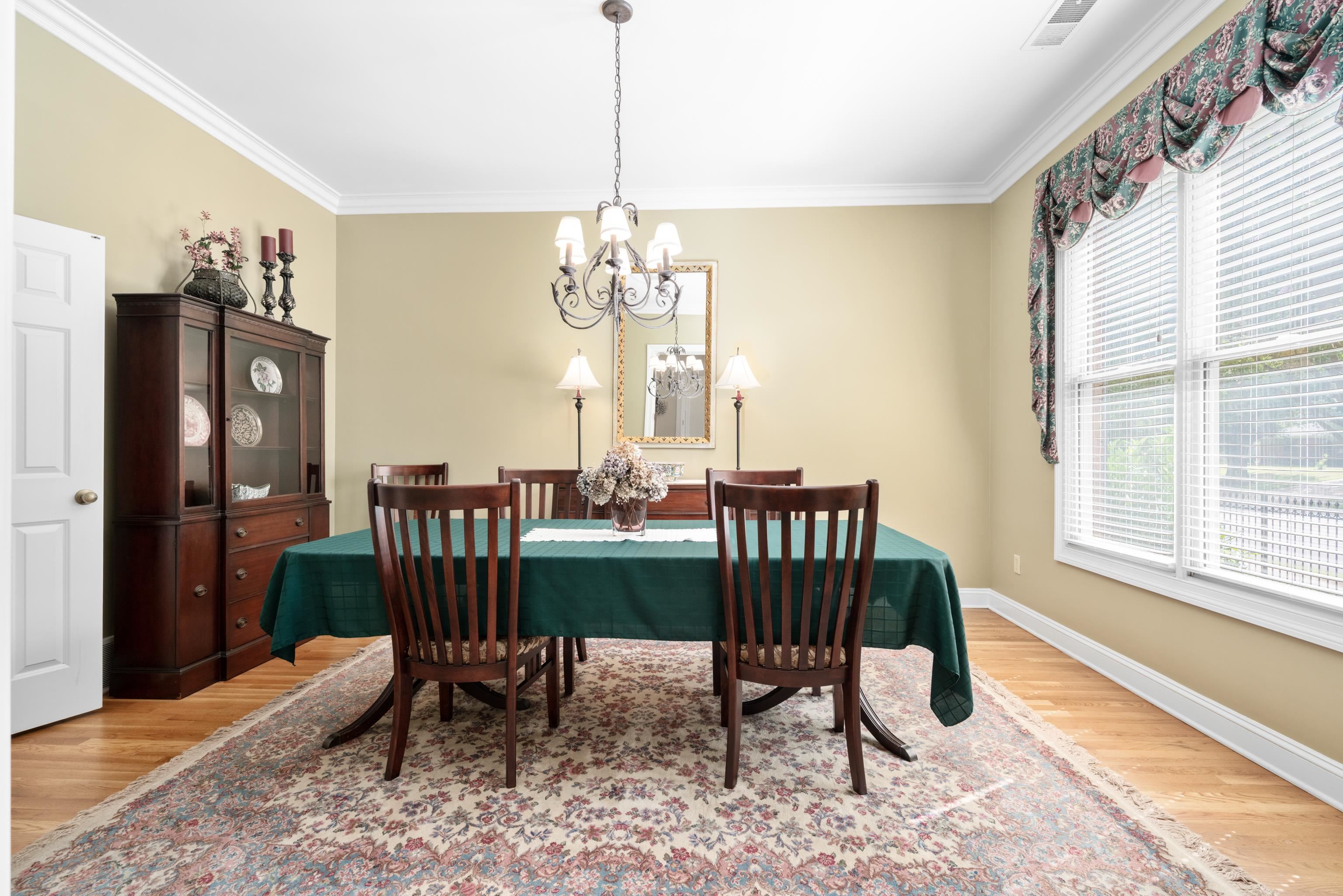 192 N WHITE STATION RD