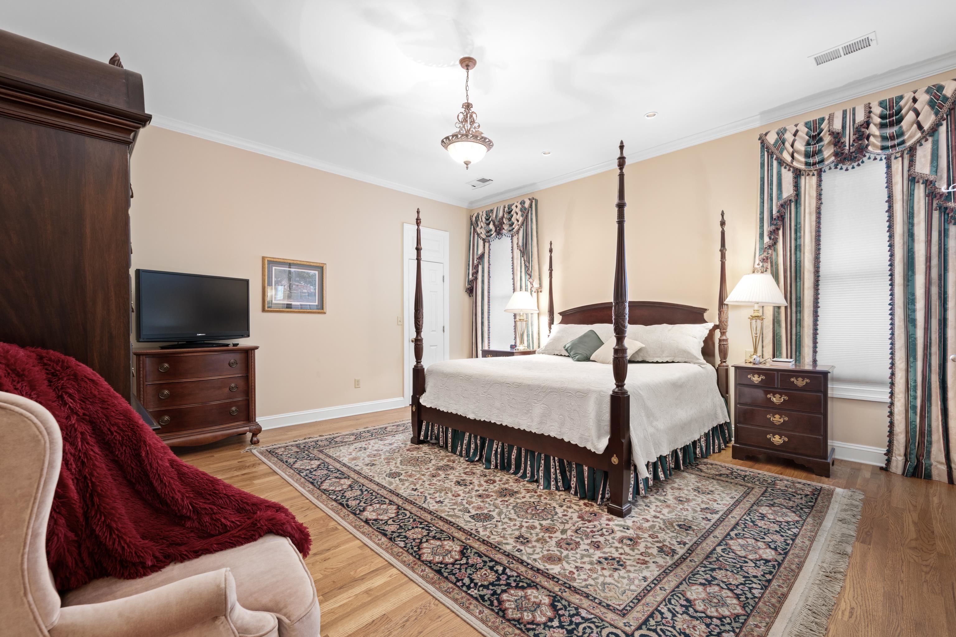 192 N WHITE STATION RD