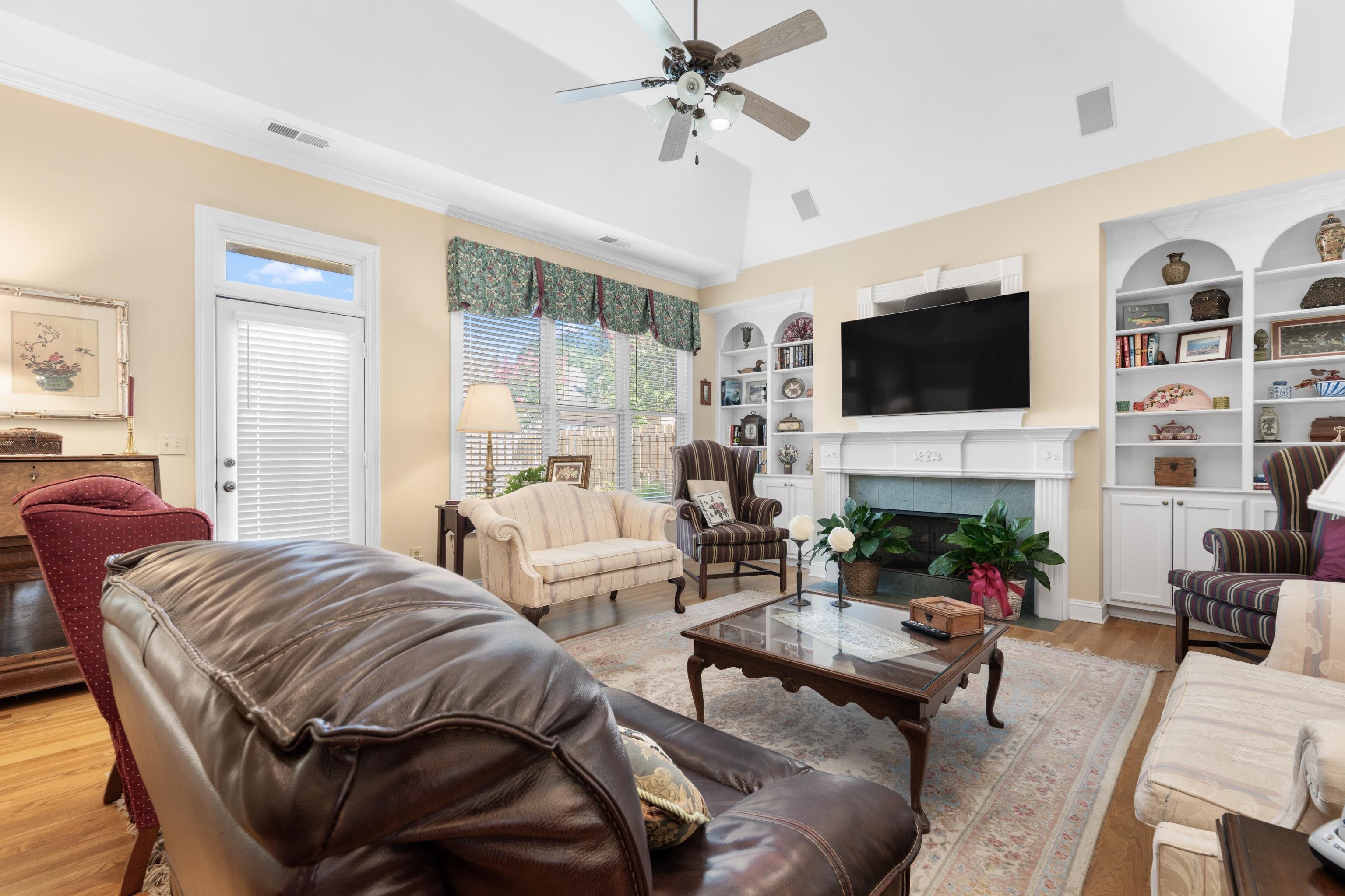 192 N WHITE STATION RD