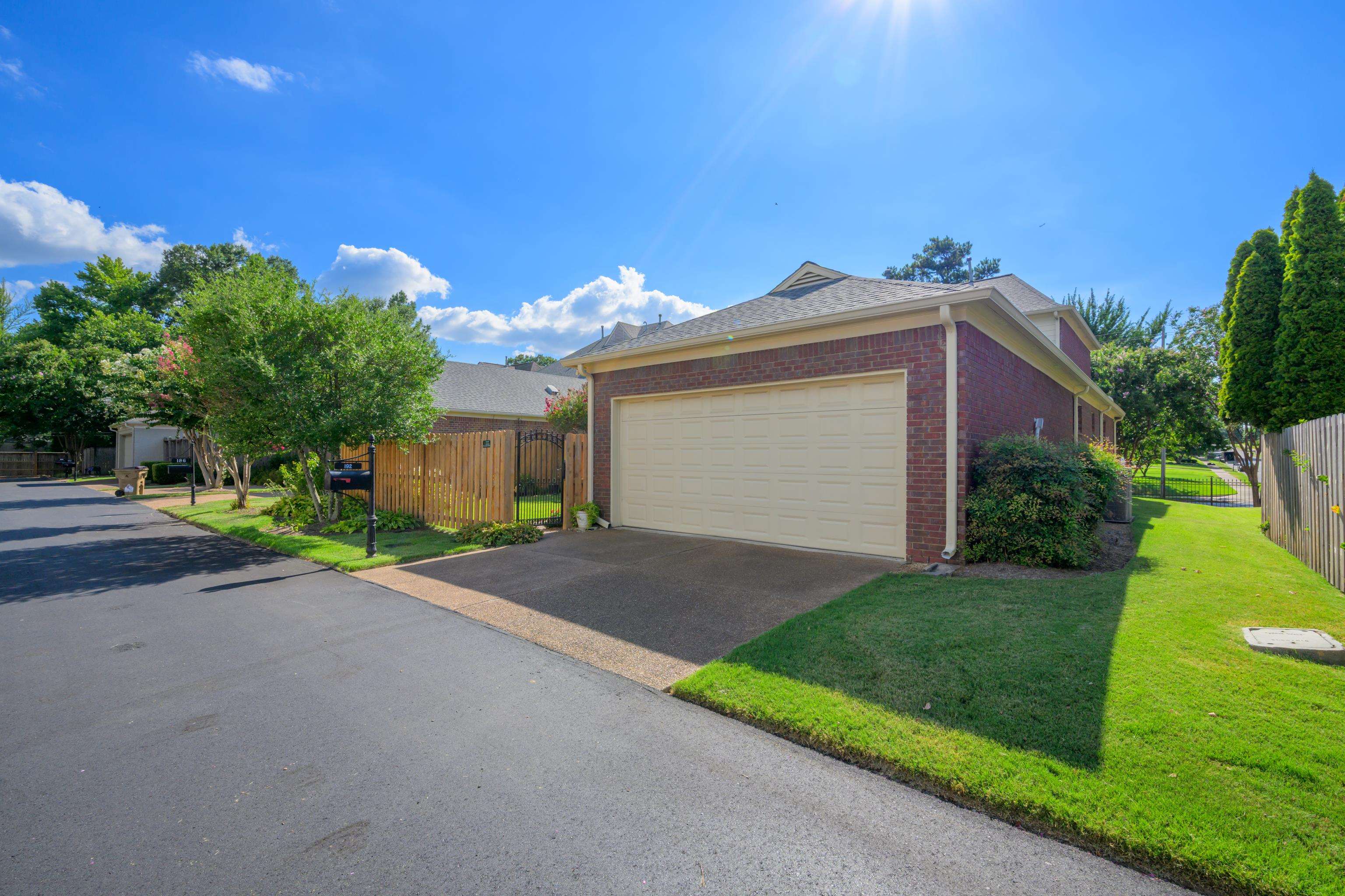 192 N WHITE STATION RD