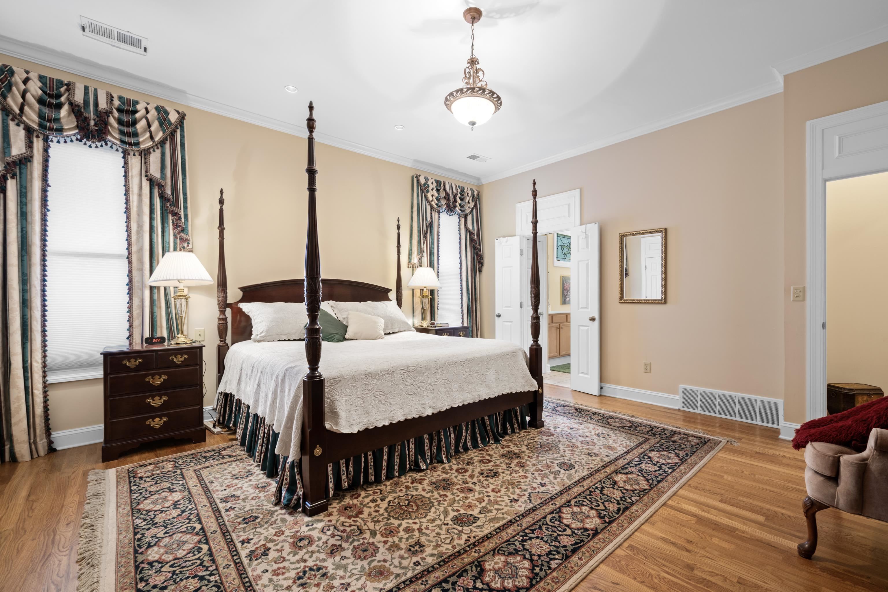 192 N WHITE STATION RD