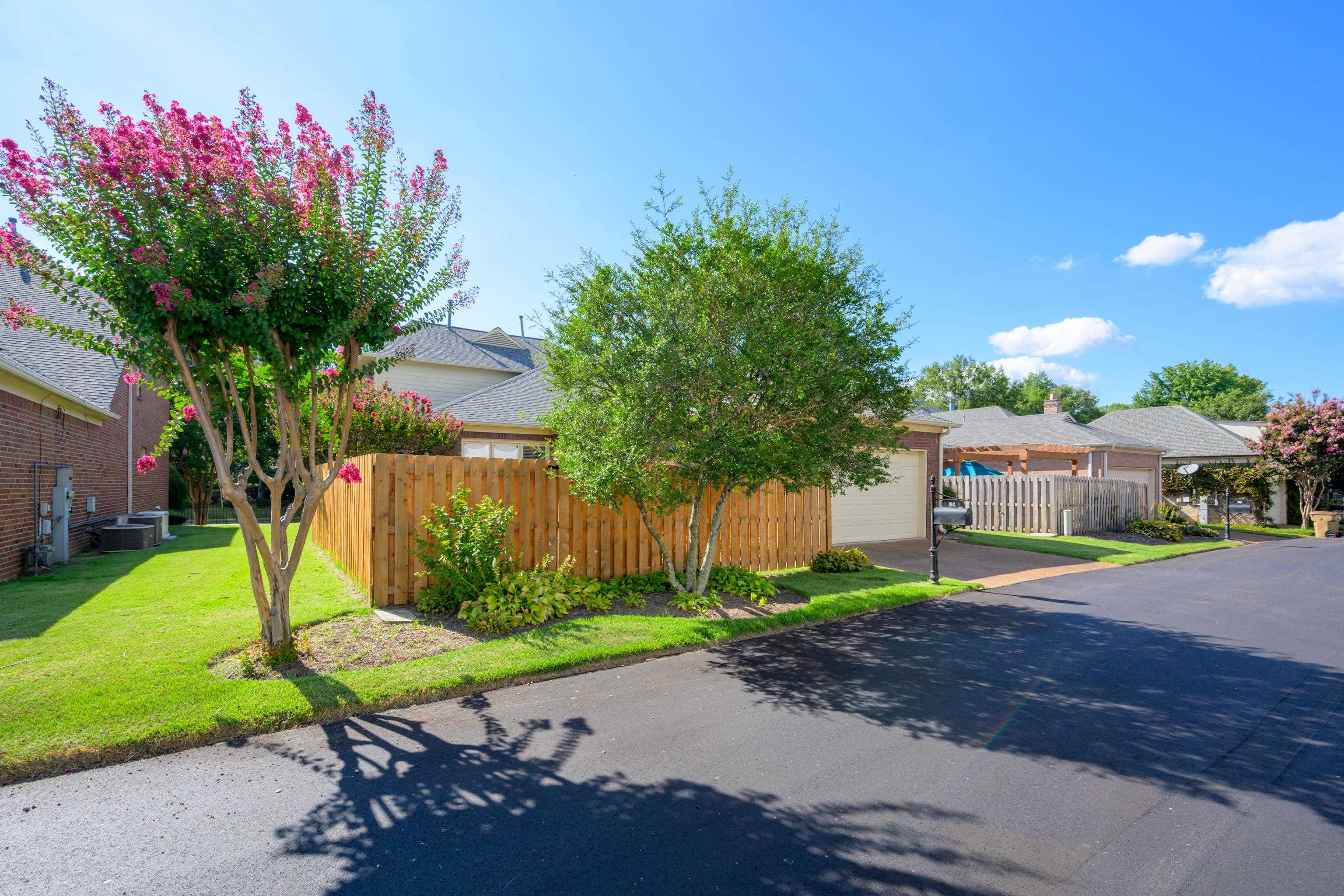 192 N WHITE STATION RD