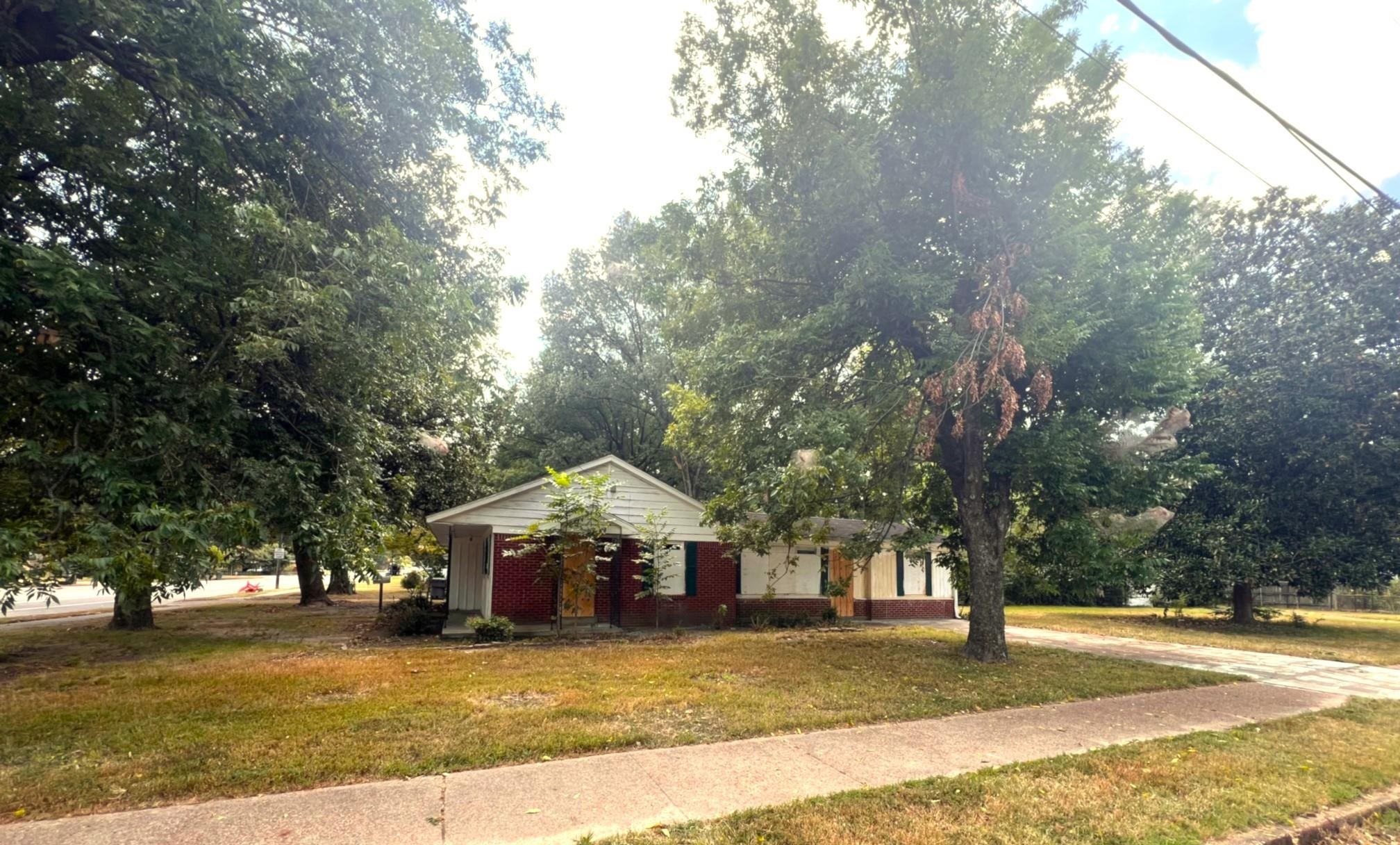 1405 COLONIAL RD