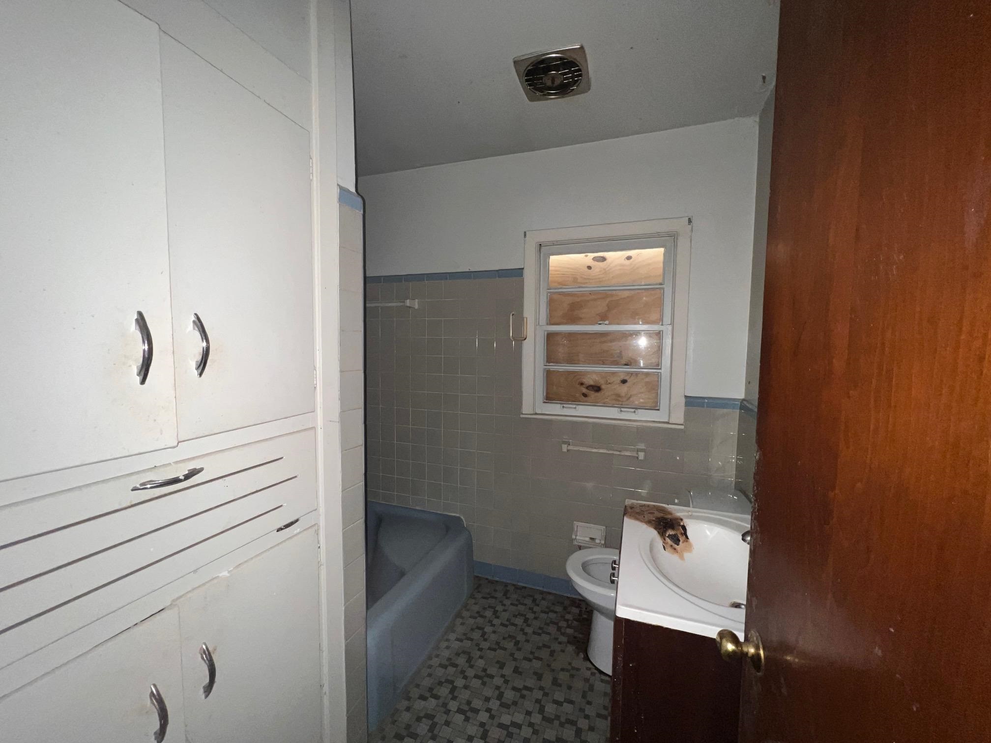 1405 COLONIAL RD