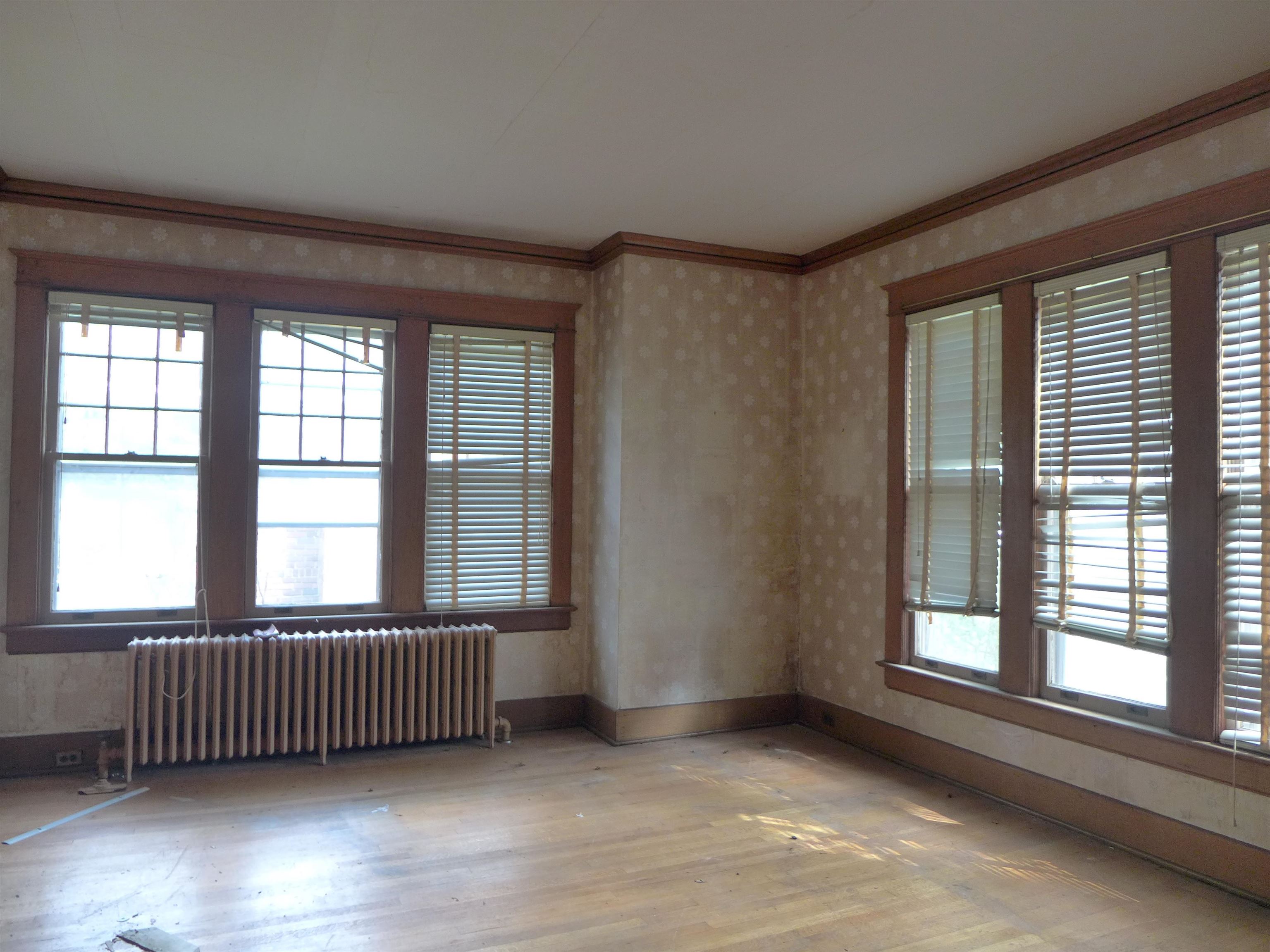 1792 FOREST AVE Unit: 1, 2 & 3