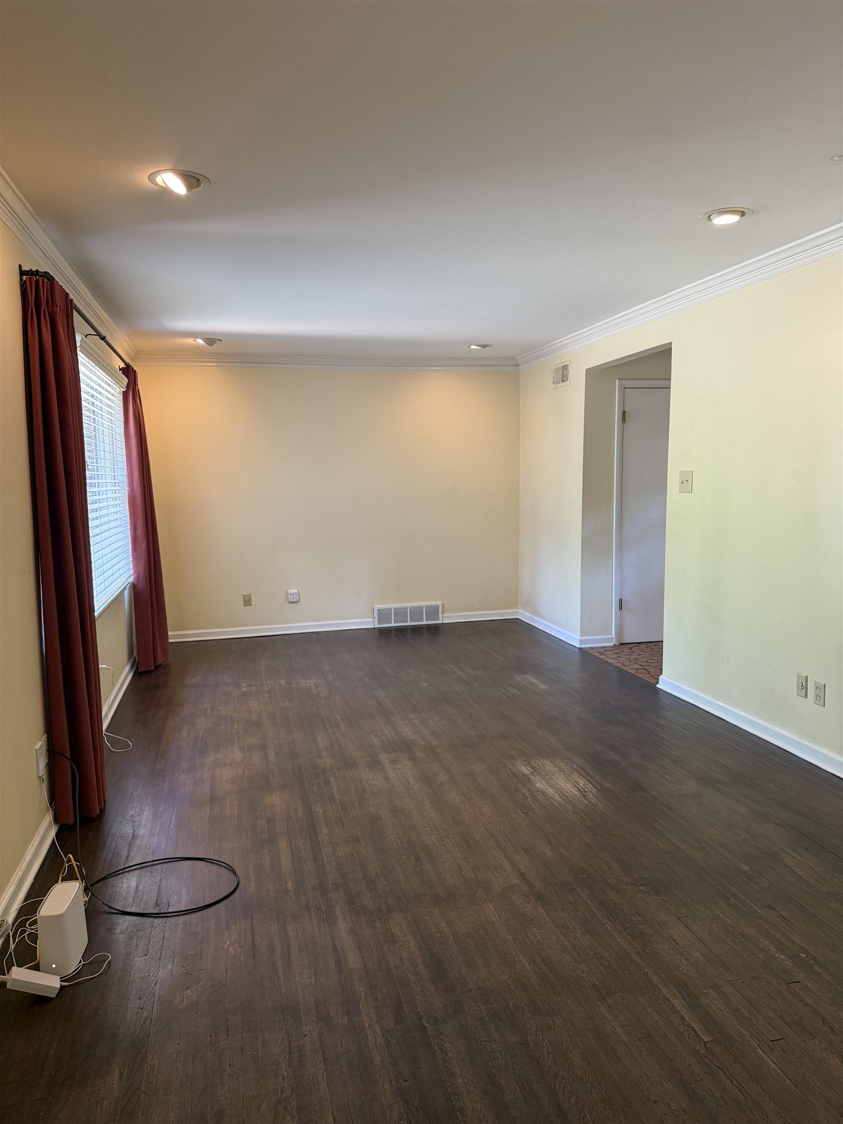 365 LEONORA DR