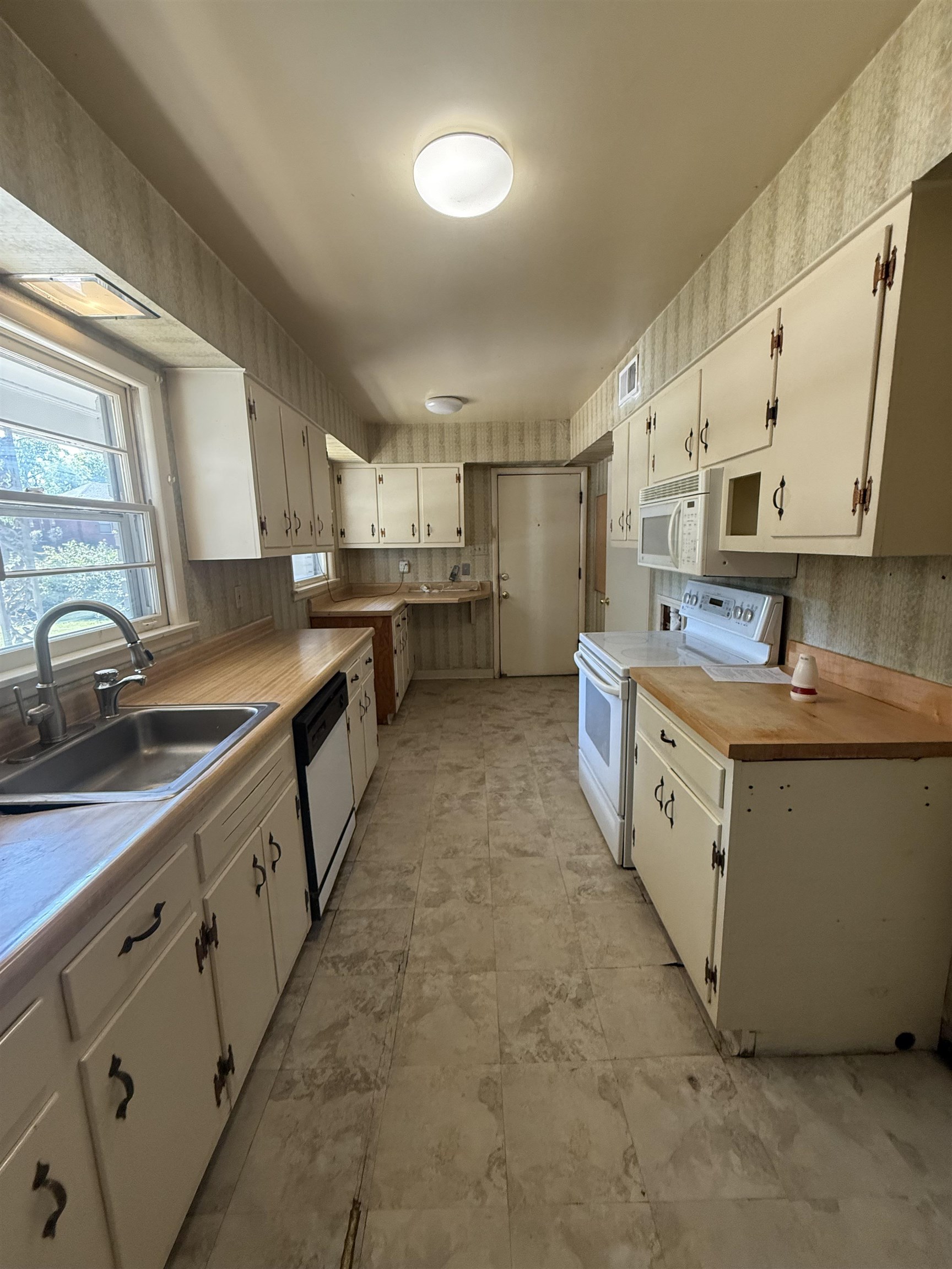 365 LEONORA DR