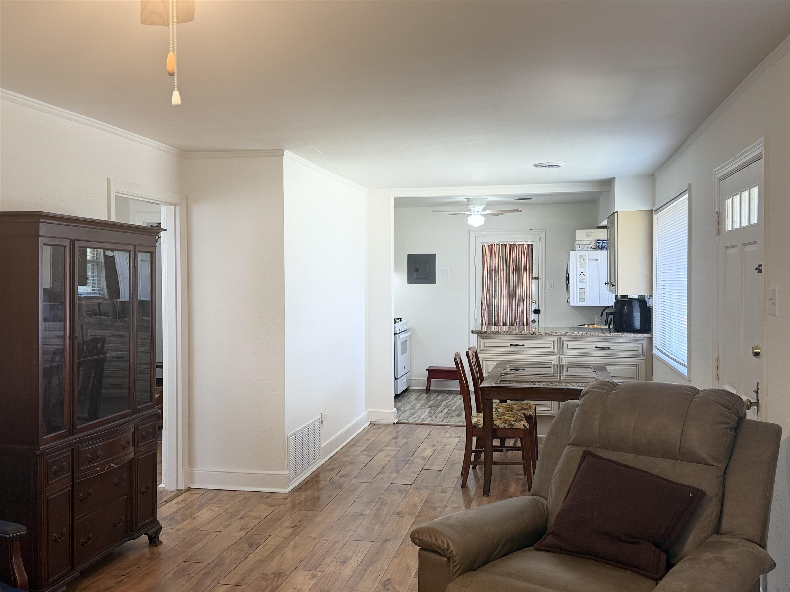 2421 AVERY AVE