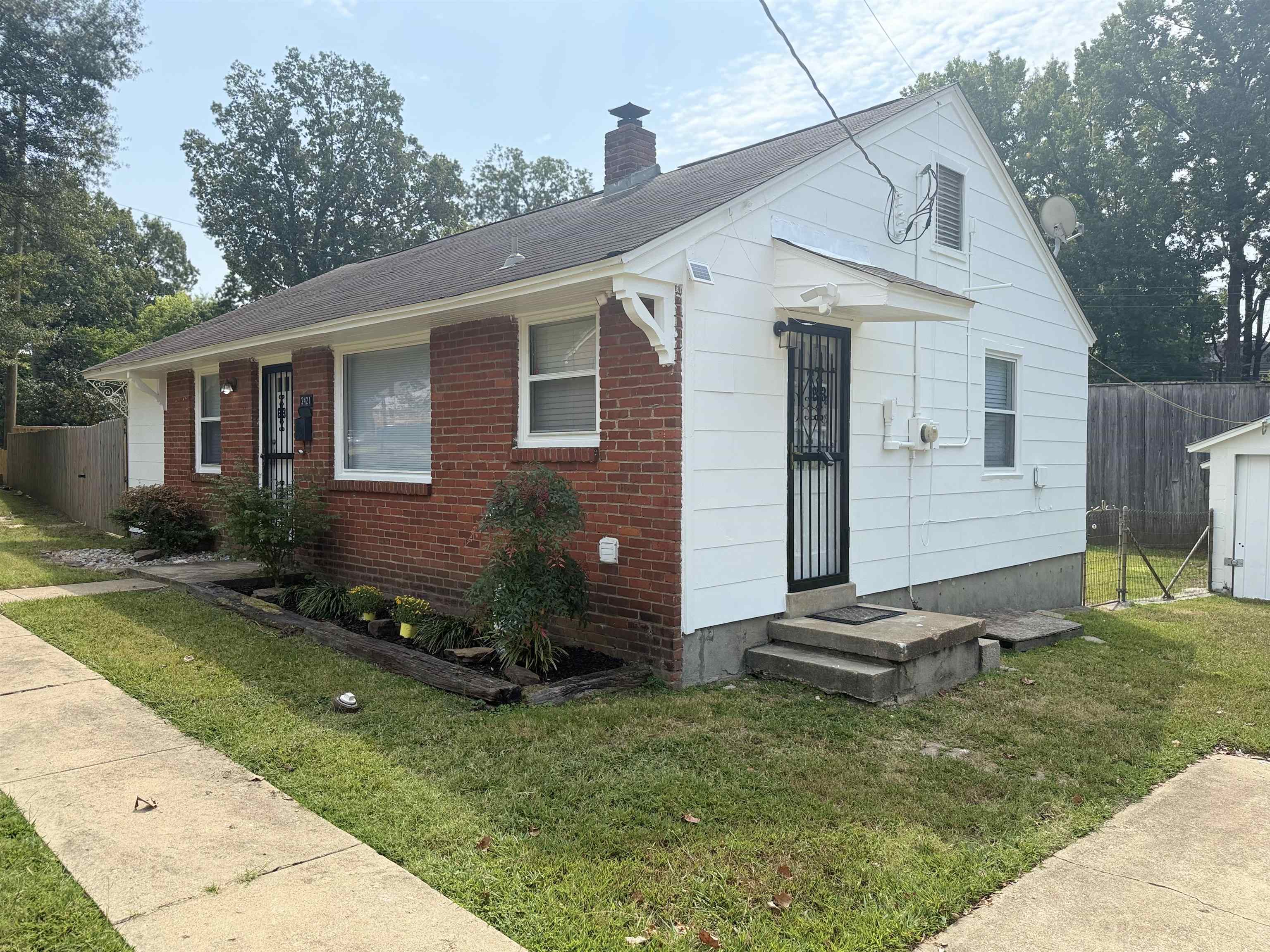 2421 AVERY AVE