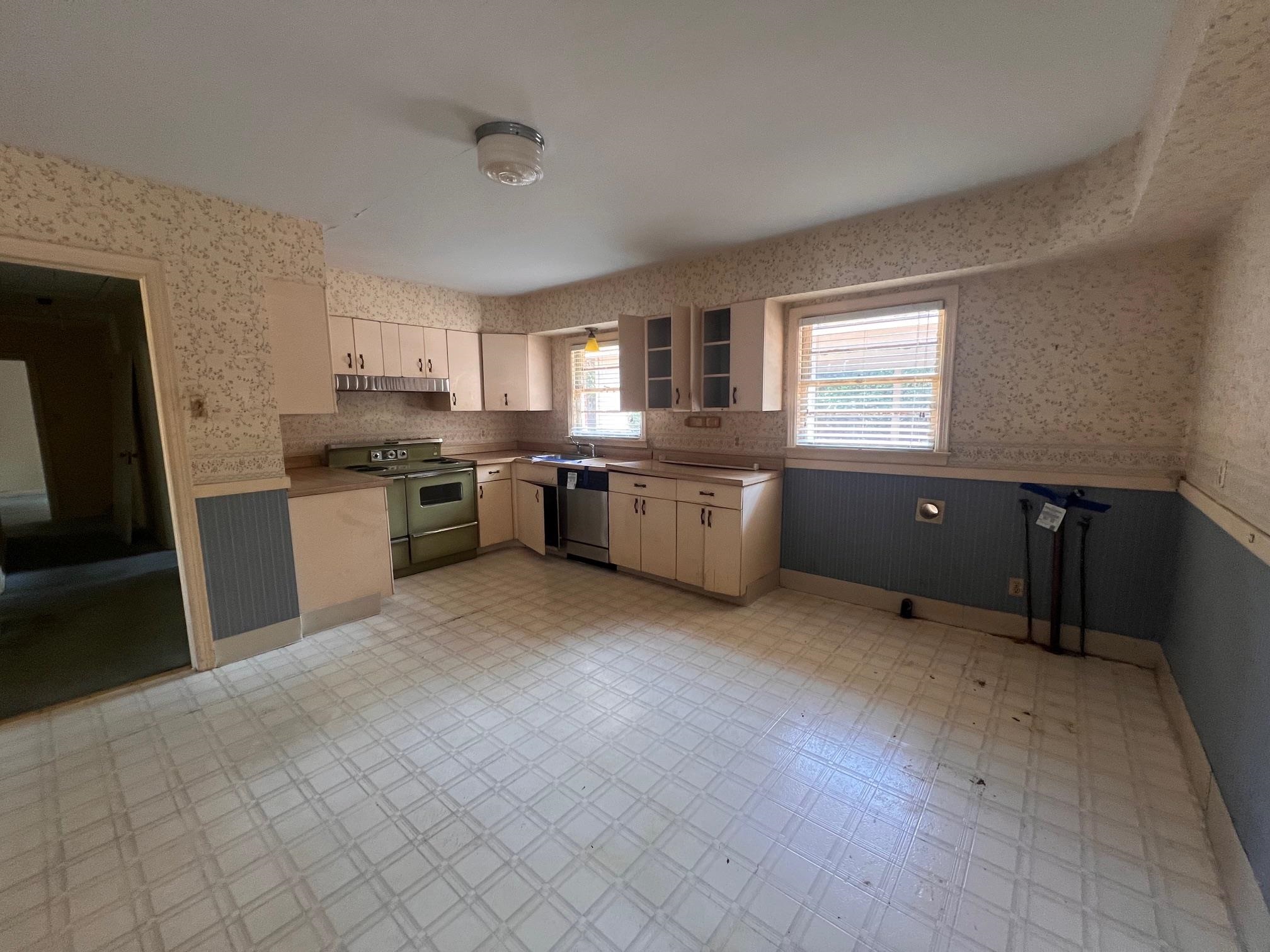 198 MAGNOLIA DR