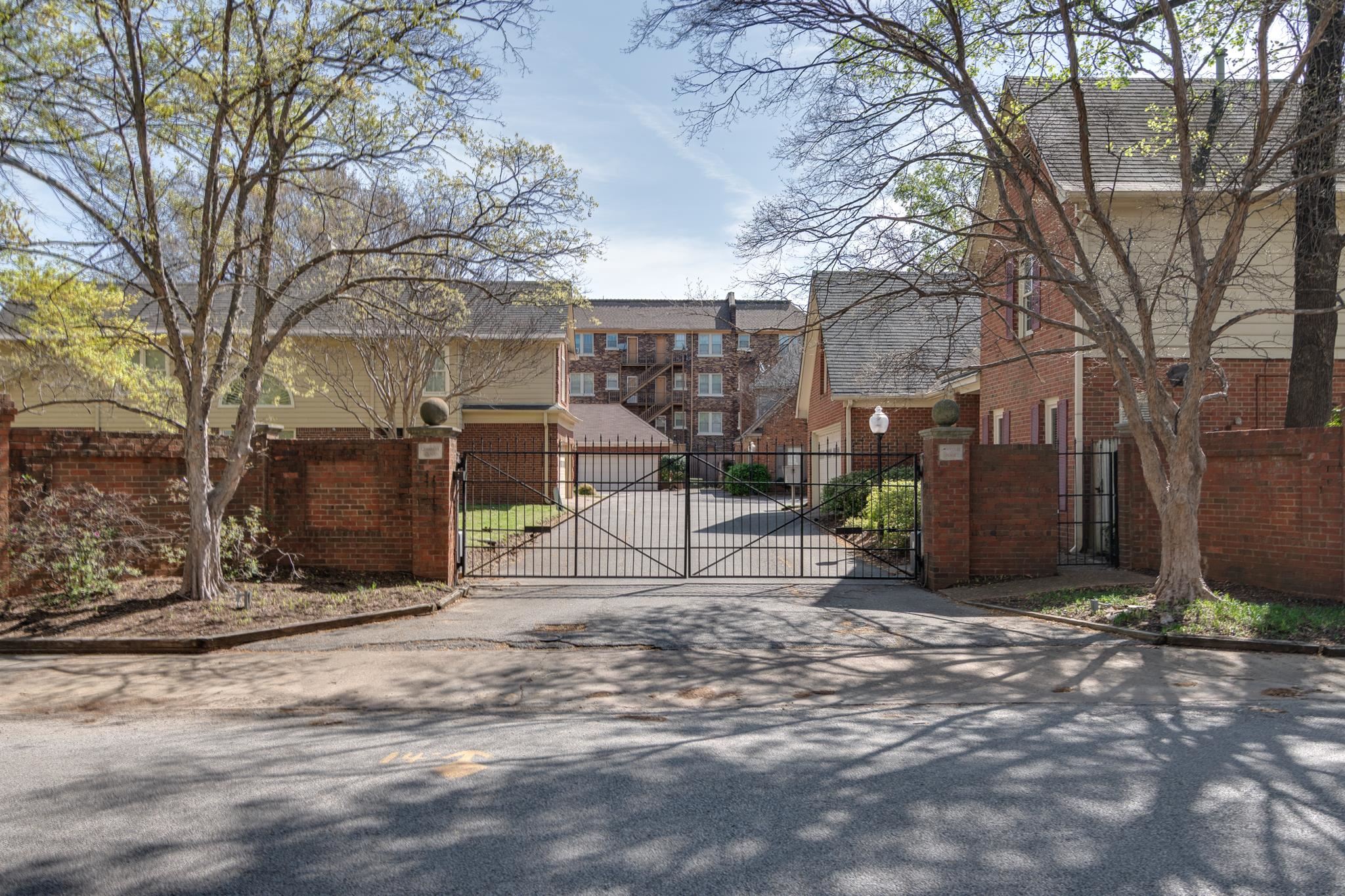 1516 GRANVILLE LN