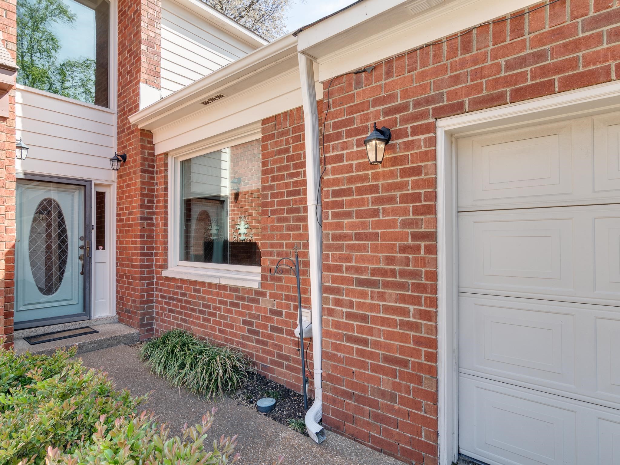 1516 GRANVILLE LN
