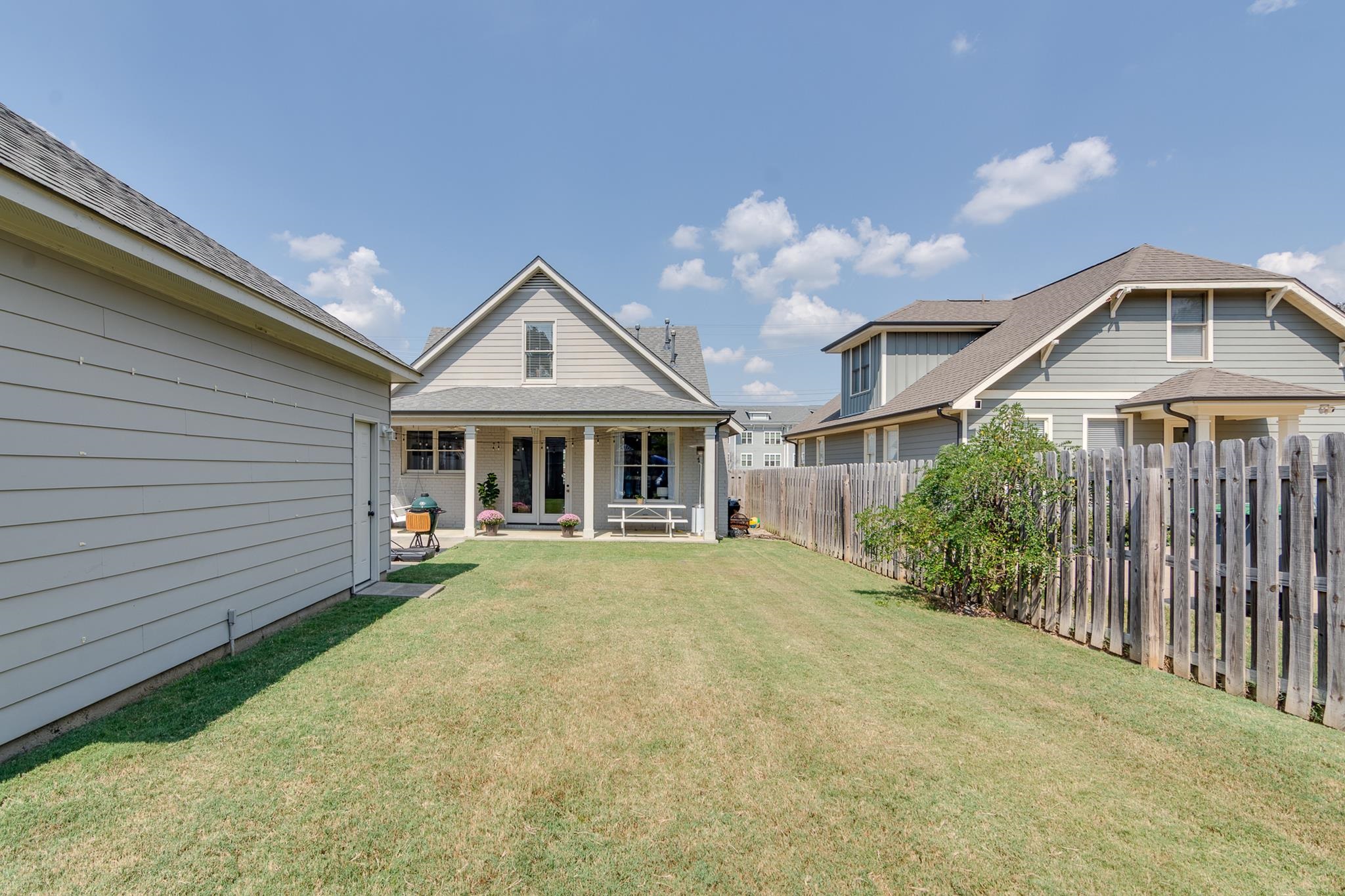 2363 AUTUMN AVE