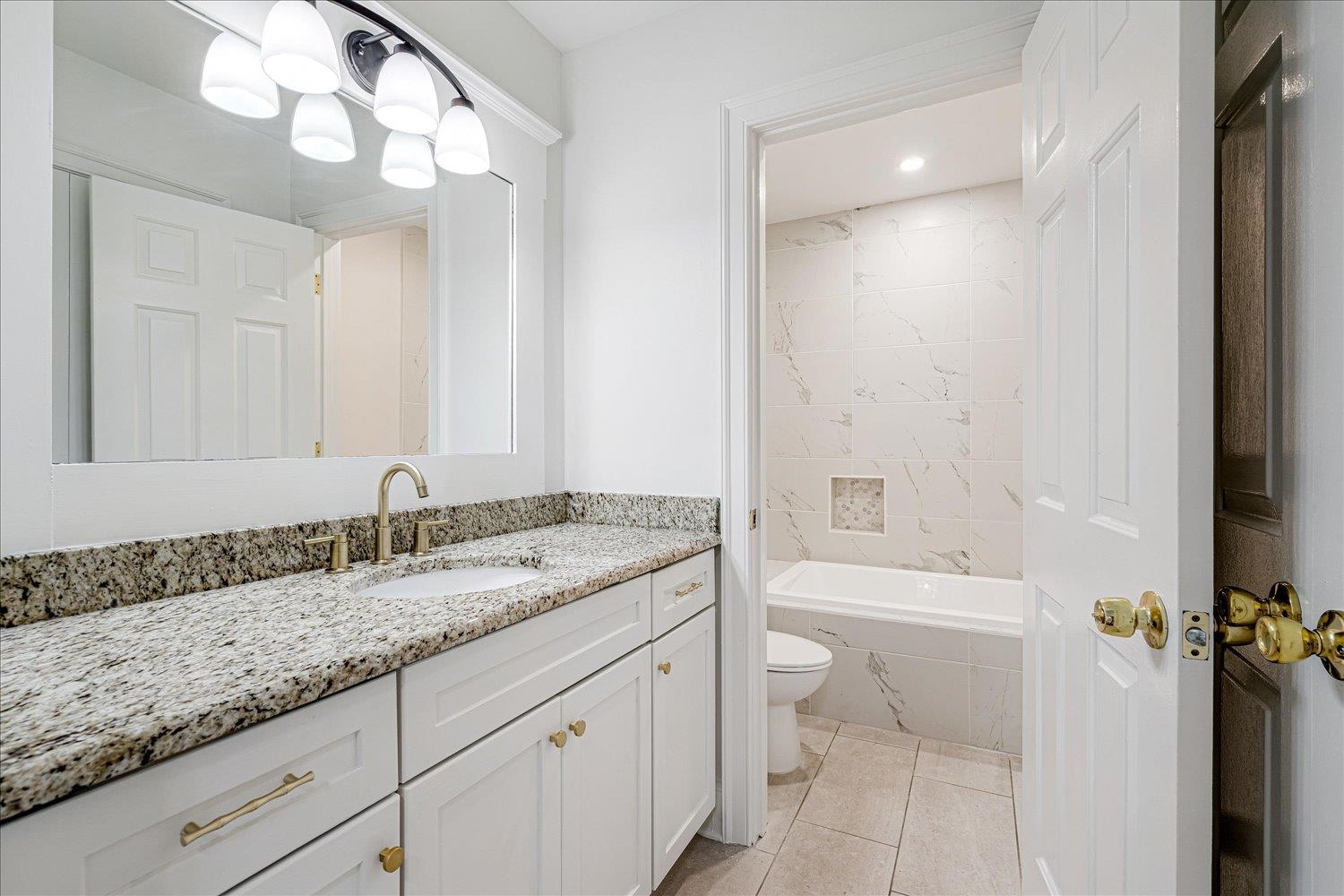 501 W RACQUET CLUB PL